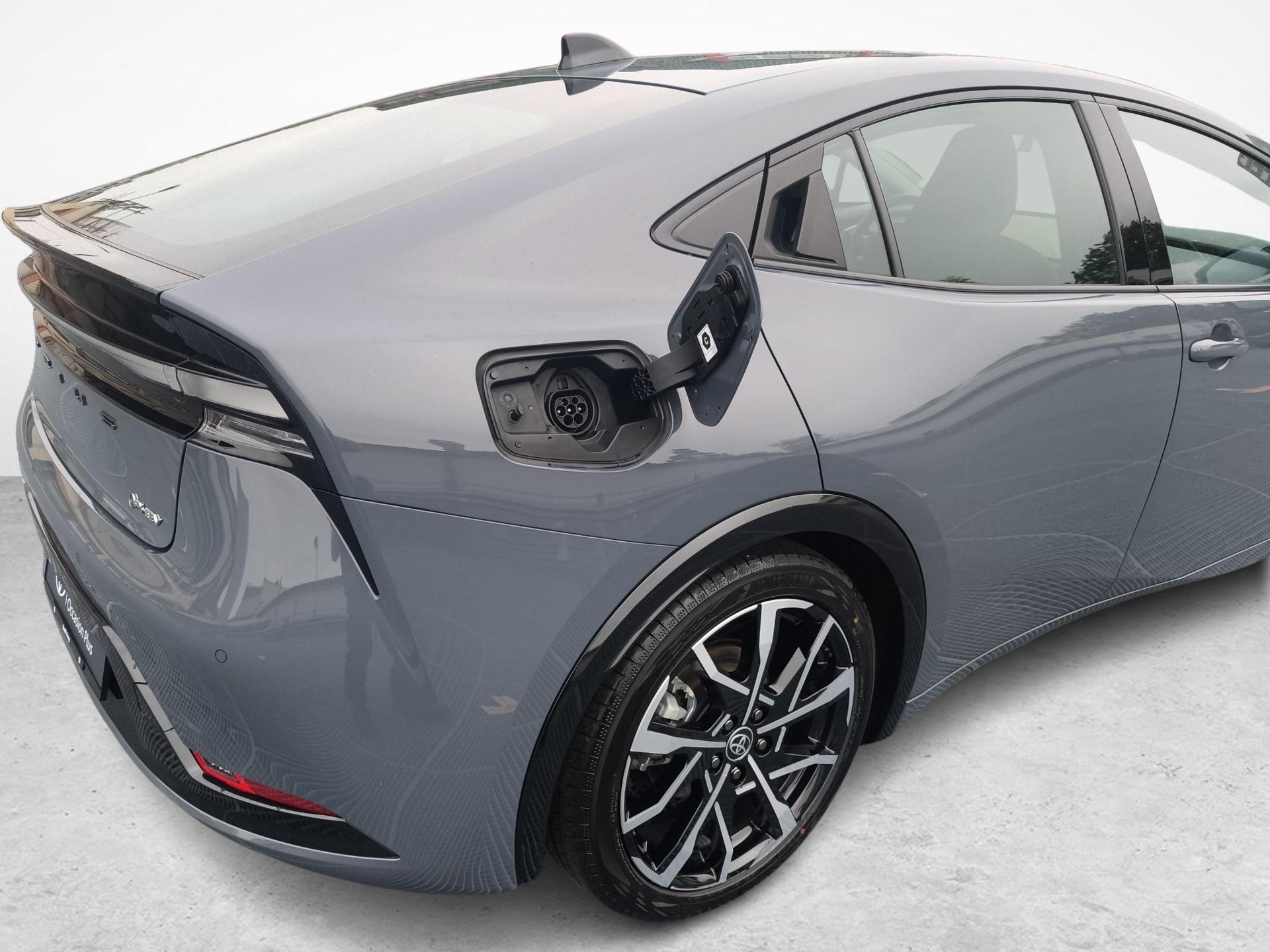 TOYOTA Prius 2.0 Plug-In-Hybrid Style-image-20
