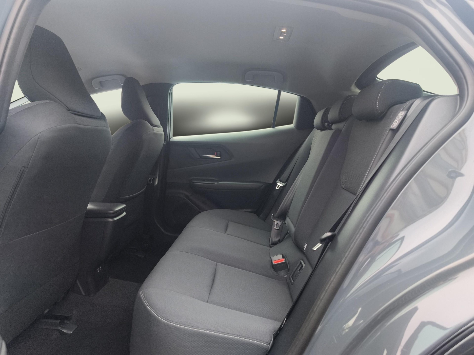 TOYOTA Prius 2.0 Plug-In-Hybrid Style-image-8