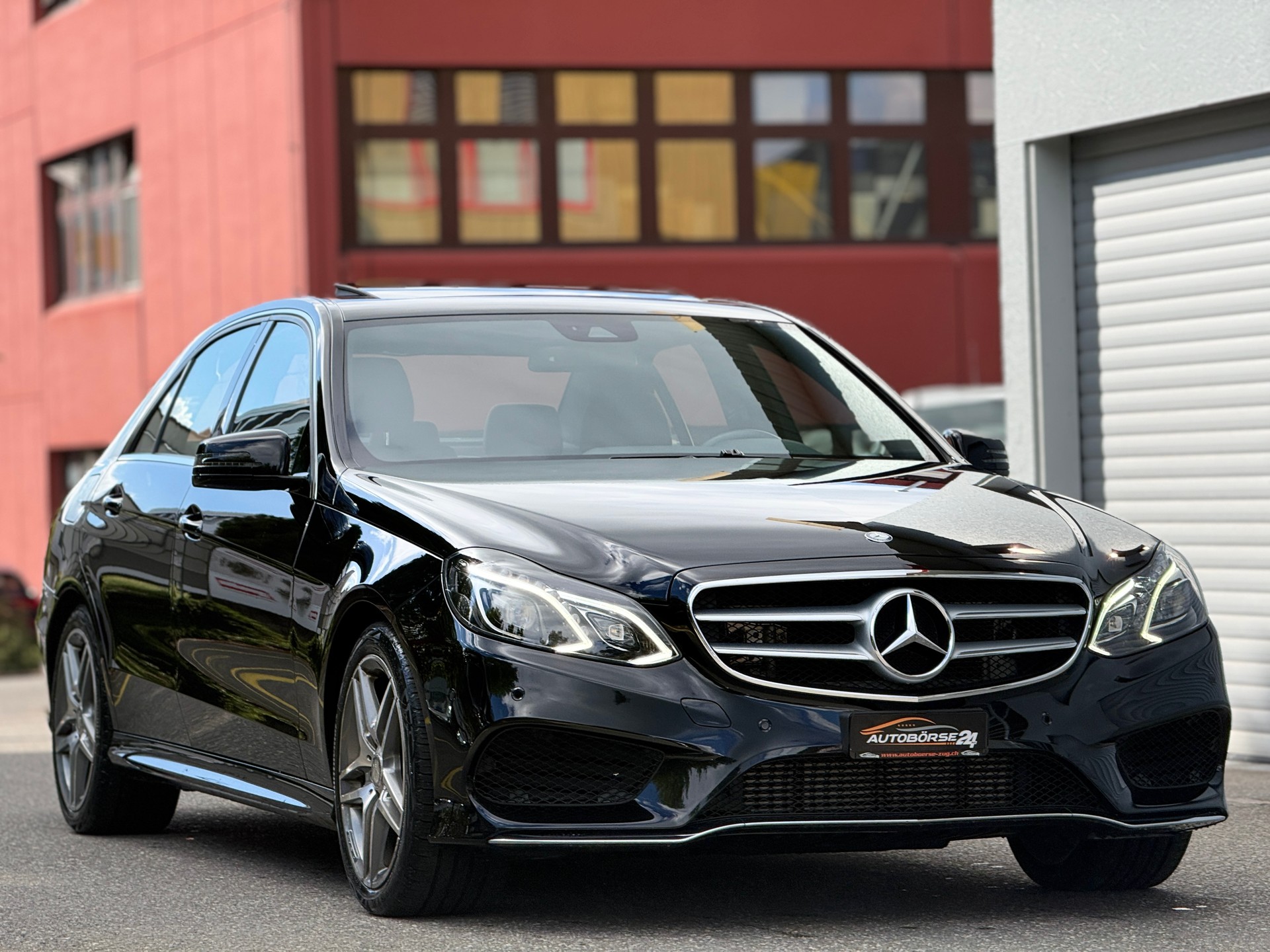 MERCEDES-BENZ E 350 BlueTEC 4Matic 7G-Tronic-showroom-element-1