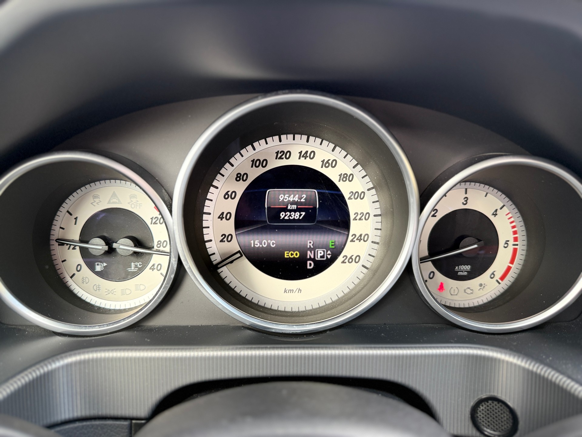 MERCEDES-BENZ E 350 BlueTEC 4Matic 7G-Tronic-image-15