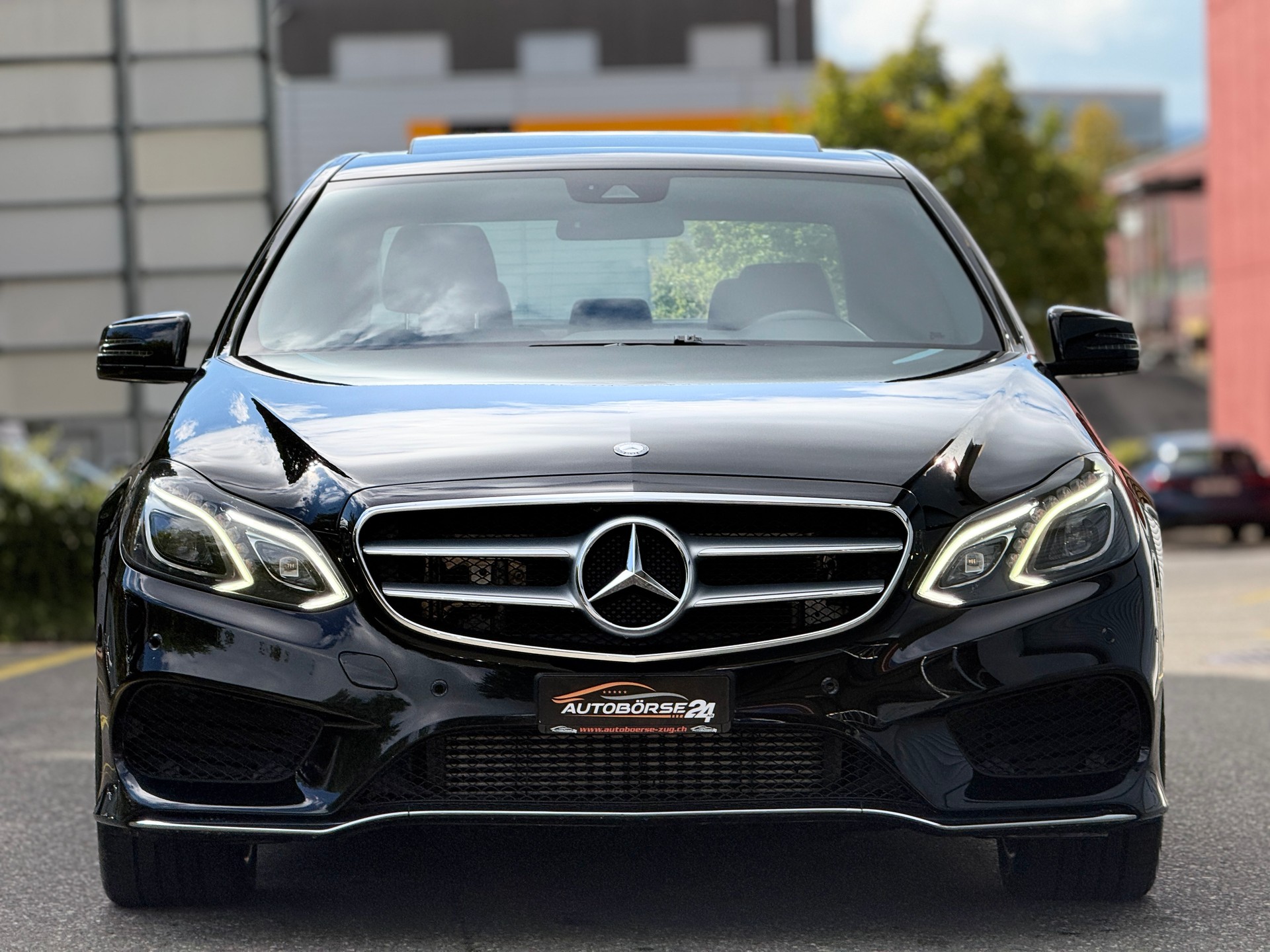 MERCEDES-BENZ E 350 BlueTEC 4Matic 7G-Tronic-showroom-element-2