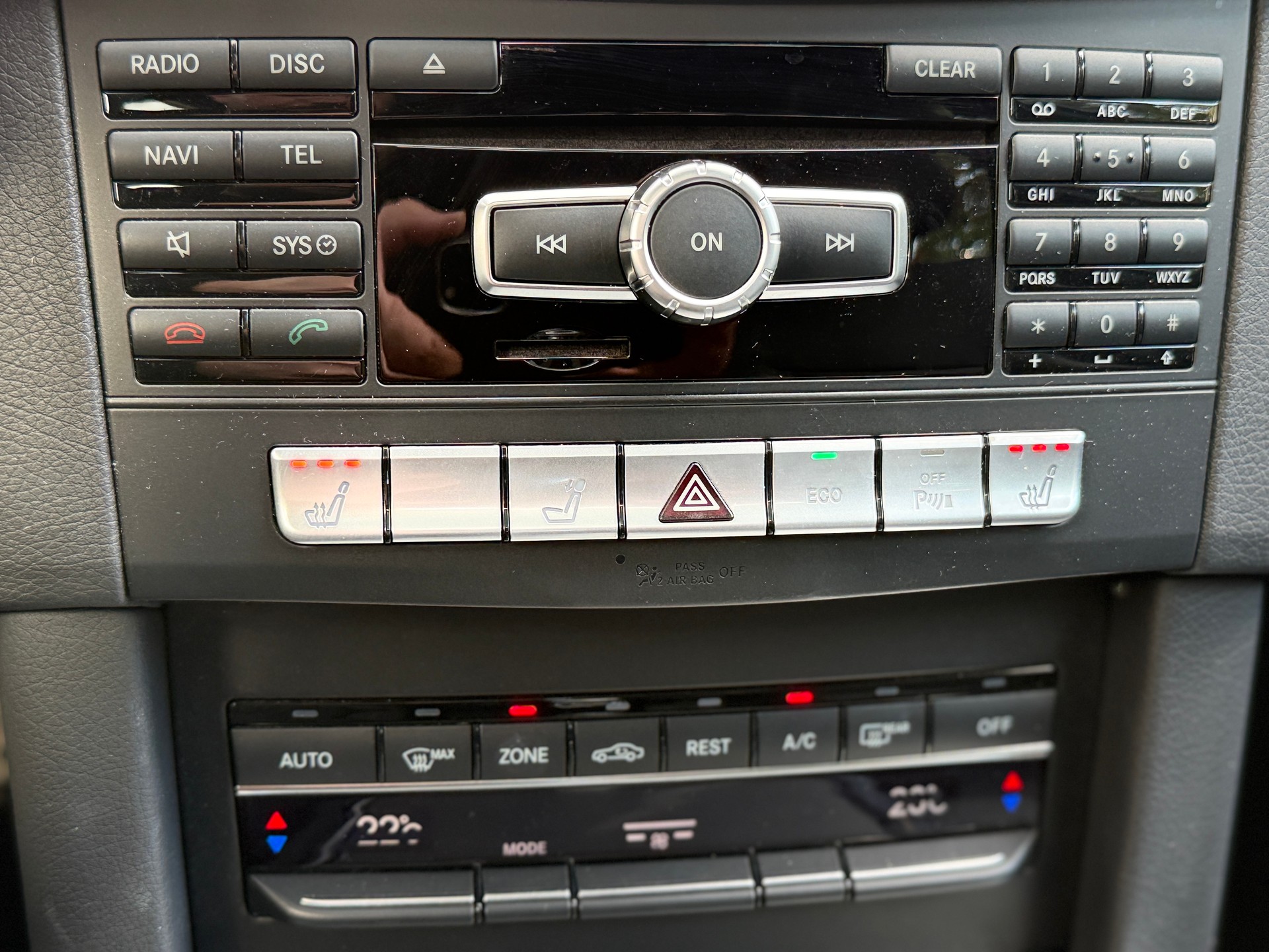 MERCEDES-BENZ E 350 BlueTEC 4Matic 7G-Tronic-image-13