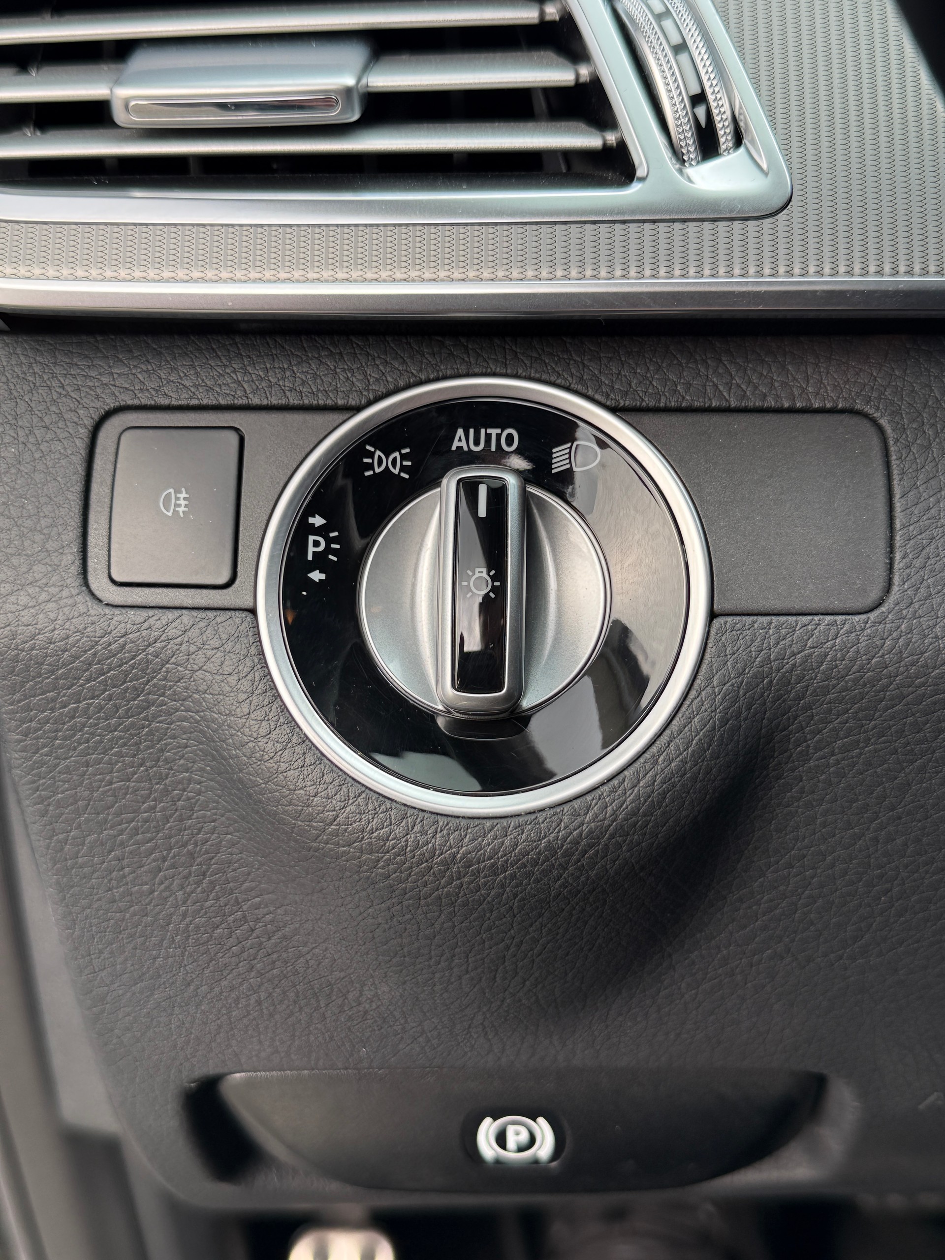 MERCEDES-BENZ E 350 BlueTEC 4Matic 7G-Tronic-image-22