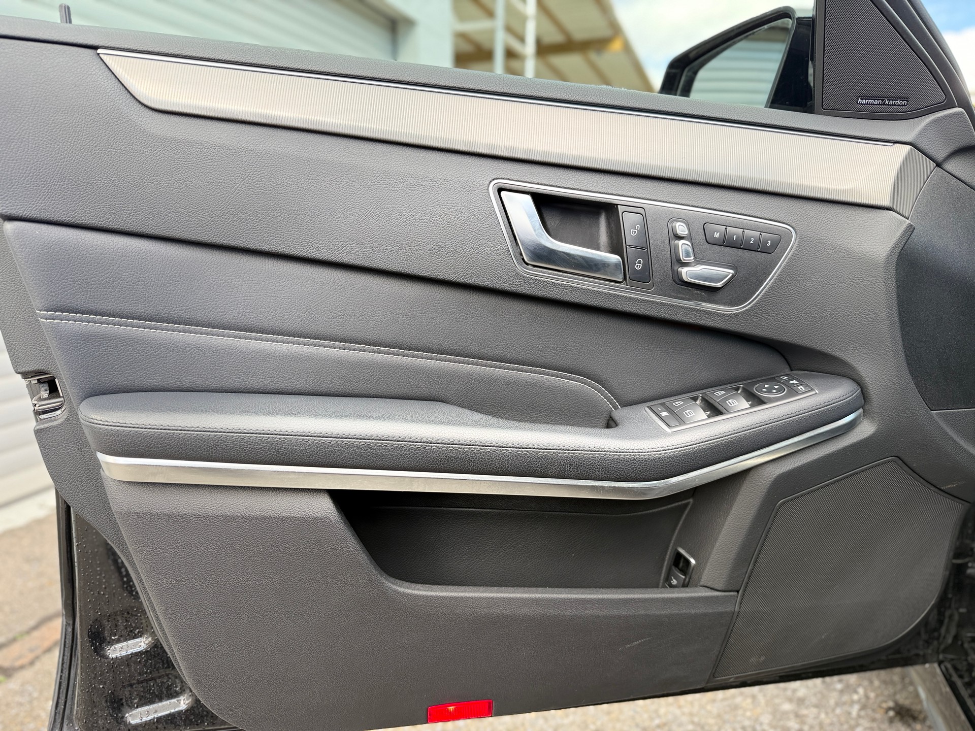 MERCEDES-BENZ E 350 BlueTEC 4Matic 7G-Tronic-image-23
