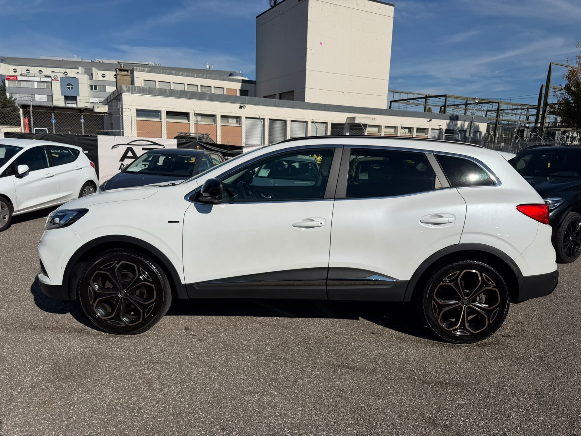 RENAULT Kadjar 1.3 16V Turbo Black Edition EDC GARANTIE 2 ans Expertiser du jour🇨🇭-showroom-element-2