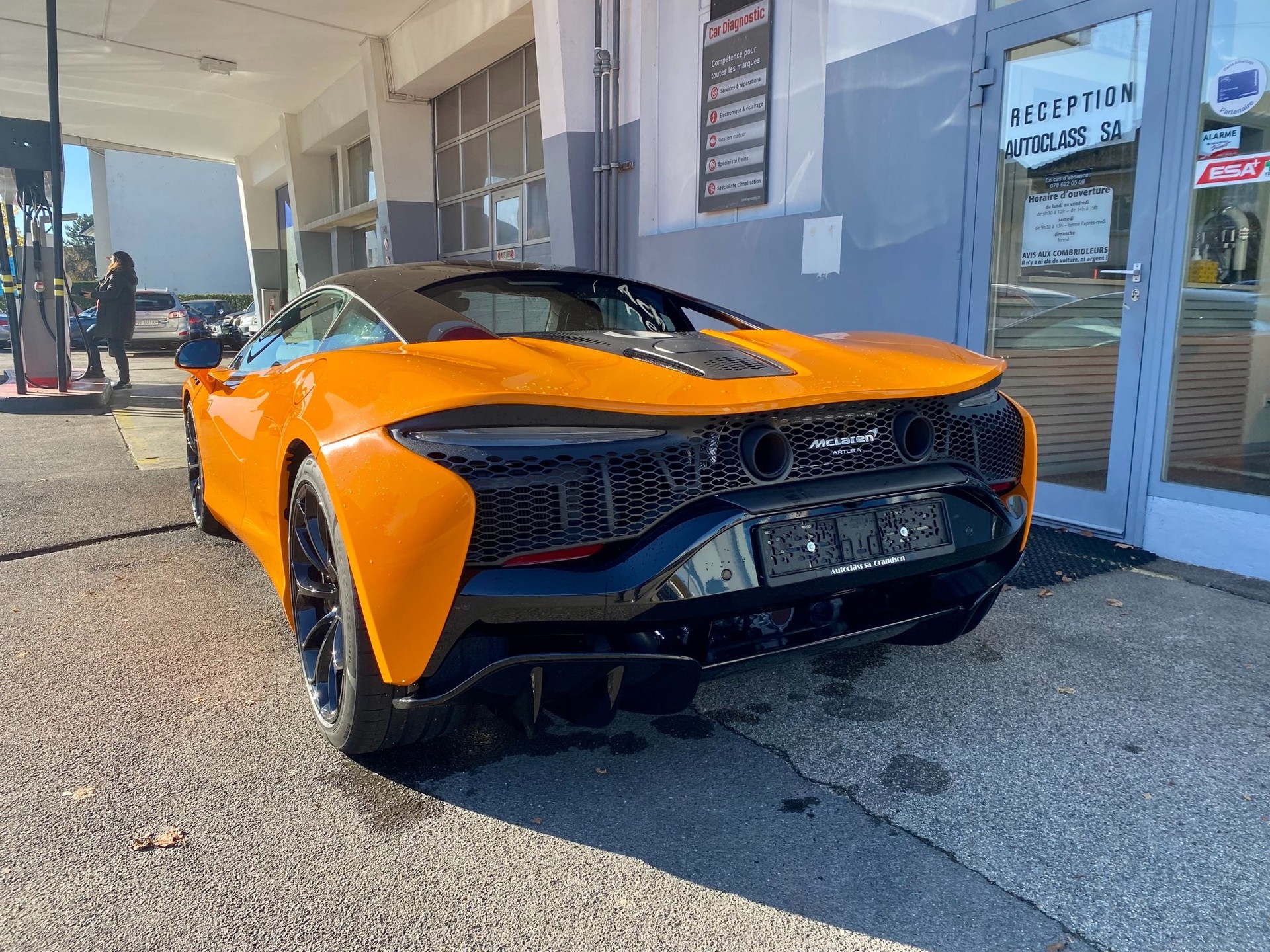 McLAREN ARTURA 3.0 V6-showroom-element-2