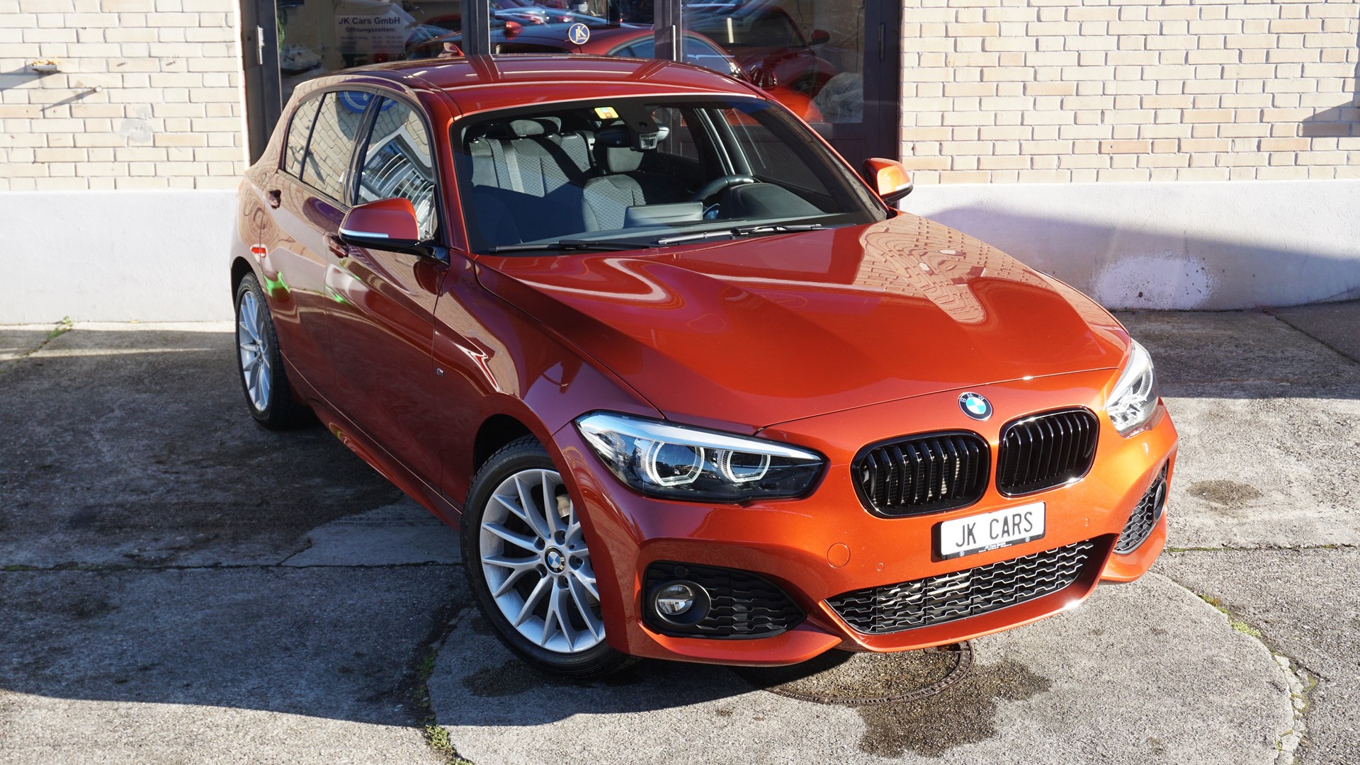 BMW 120d xDrive Steptronic-showroom-element-2