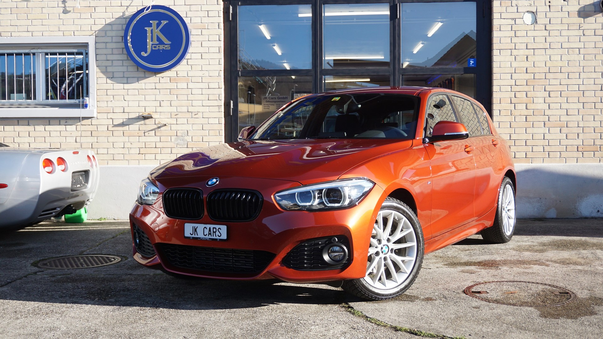 BMW 120d xDrive Steptronic-showroom-element-1