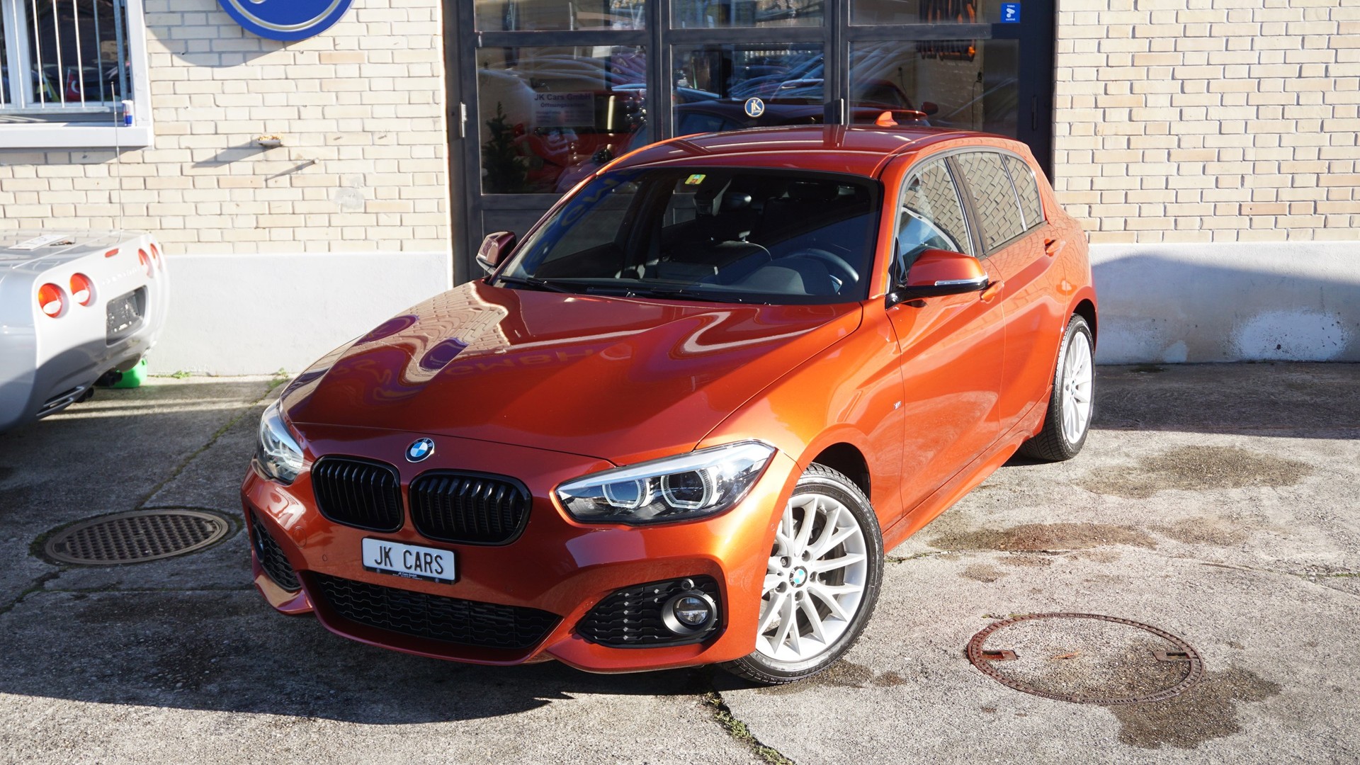 BMW 120d xDrive Steptronic-showroom-element-3