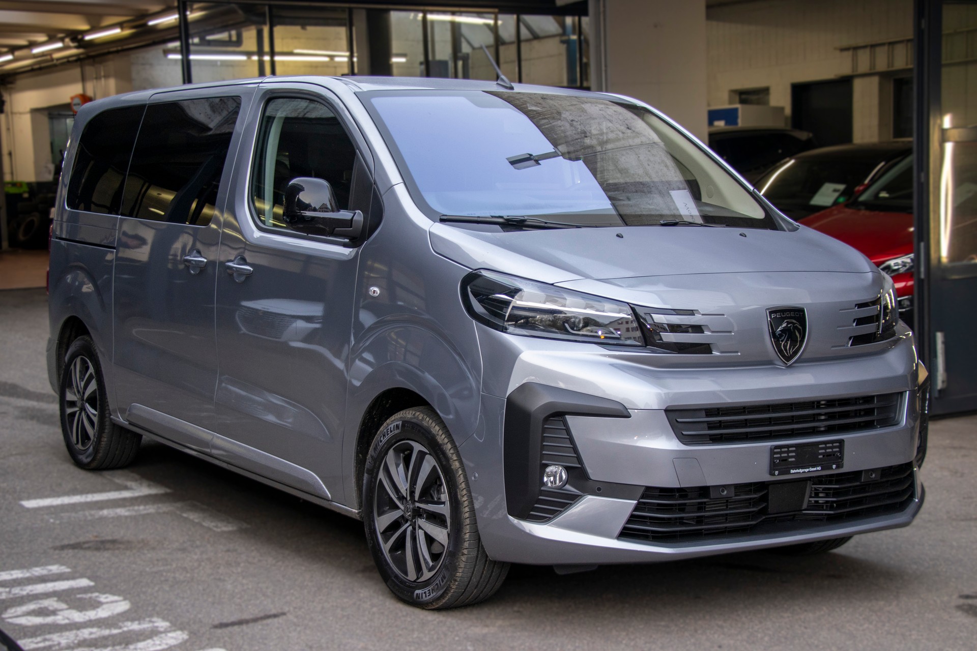 PEUGEOT Traveller 2.0 BlueHDi Business Standard EAT8-showroom-element-1