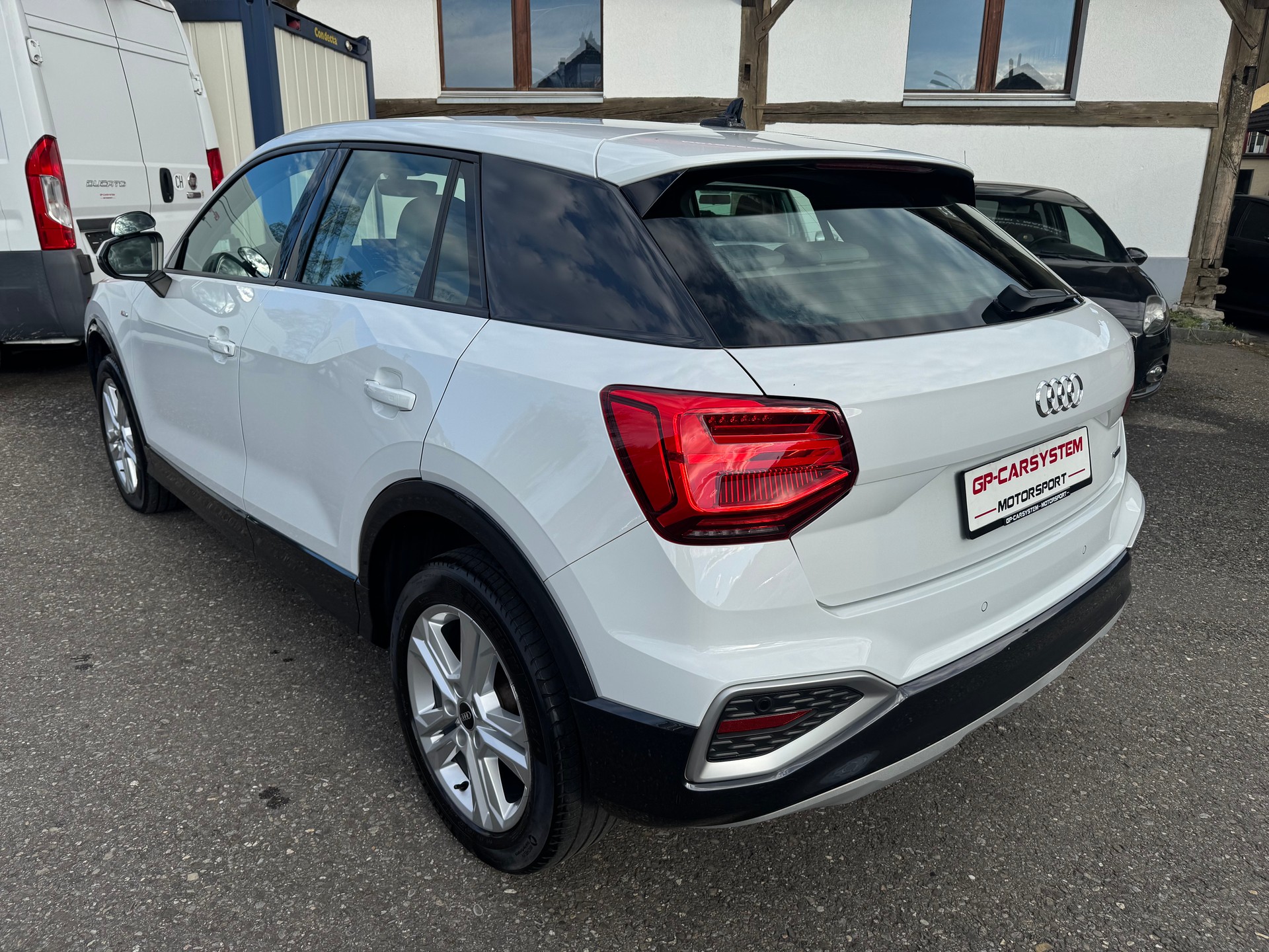 AUDI Q2 40 TFSI advanced Attraction quattro S-tronic-image-3