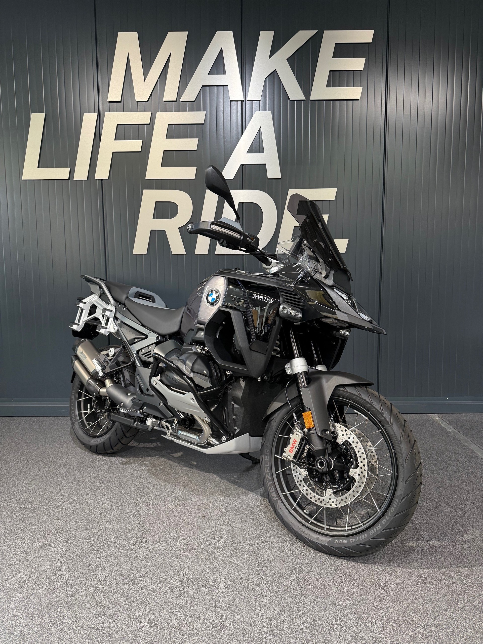 BMW R 1300 GS Adventure-image-1
