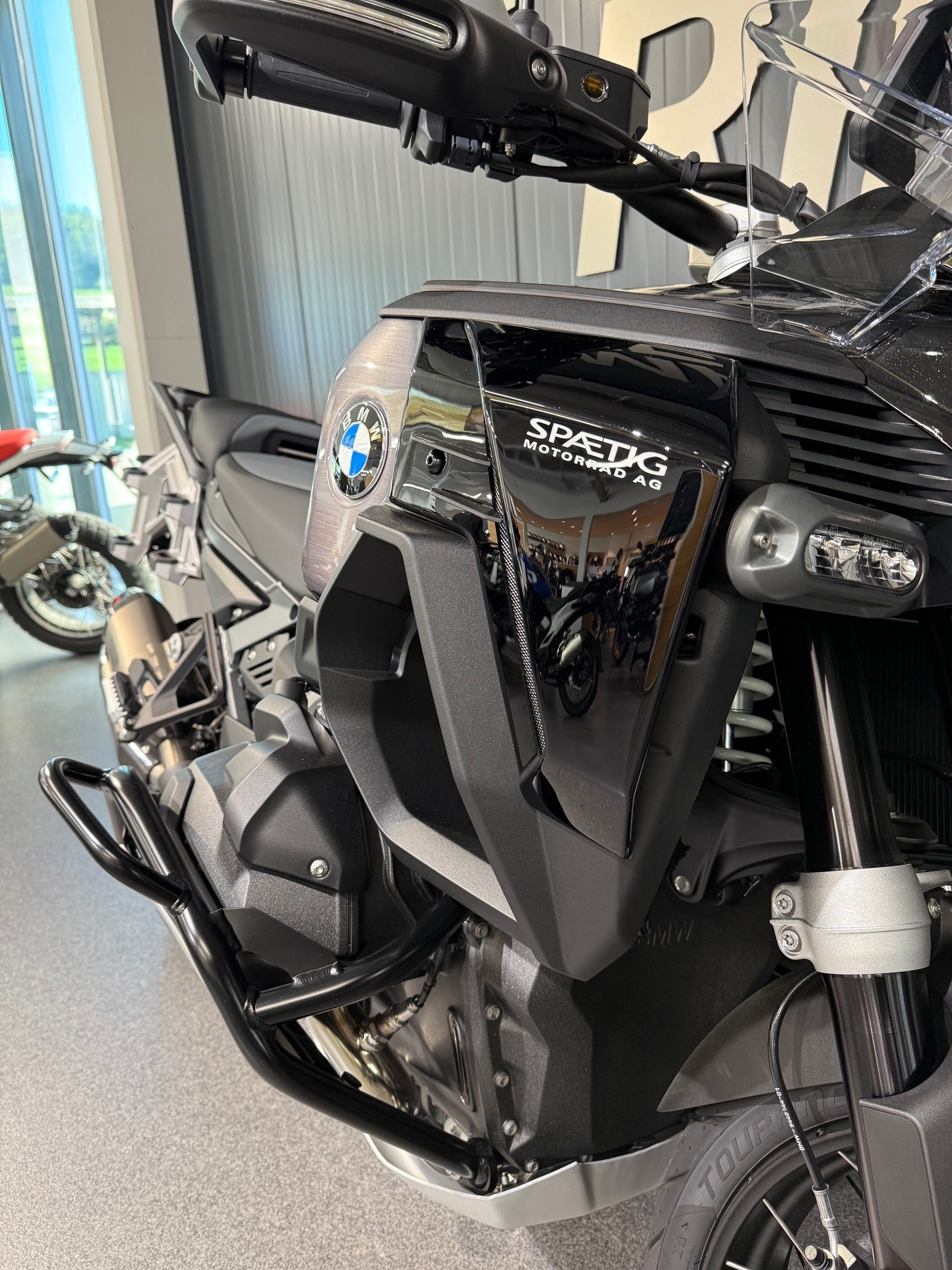 BMW R 1300 GS Adventure-image-3