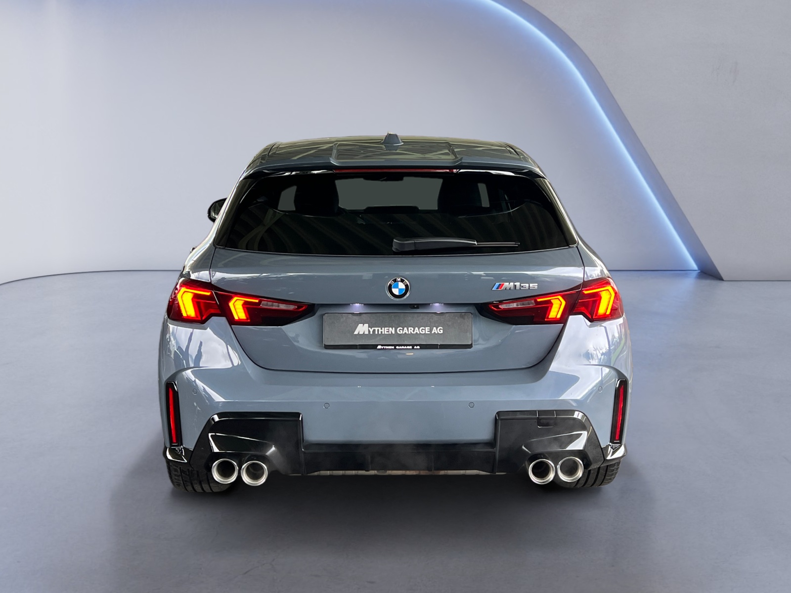 BMW M135i xDrive-showroom-element-3