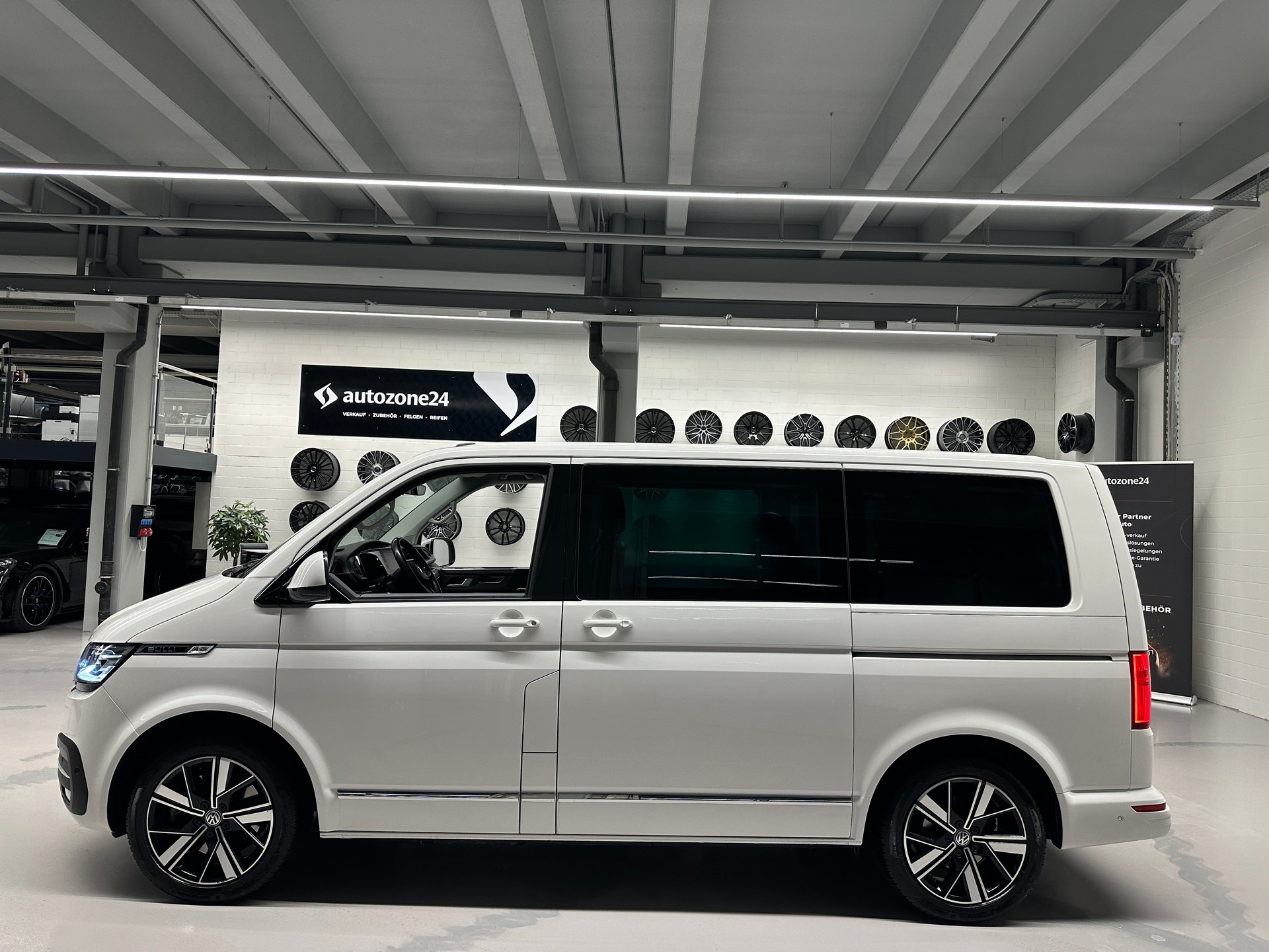 VW T6.1 Multivan 2.0 TDI 199 Highline DSG 4m *CH-Auto*Frisch MFK l Lückenlose Servicehistorie bei VW*-image-6