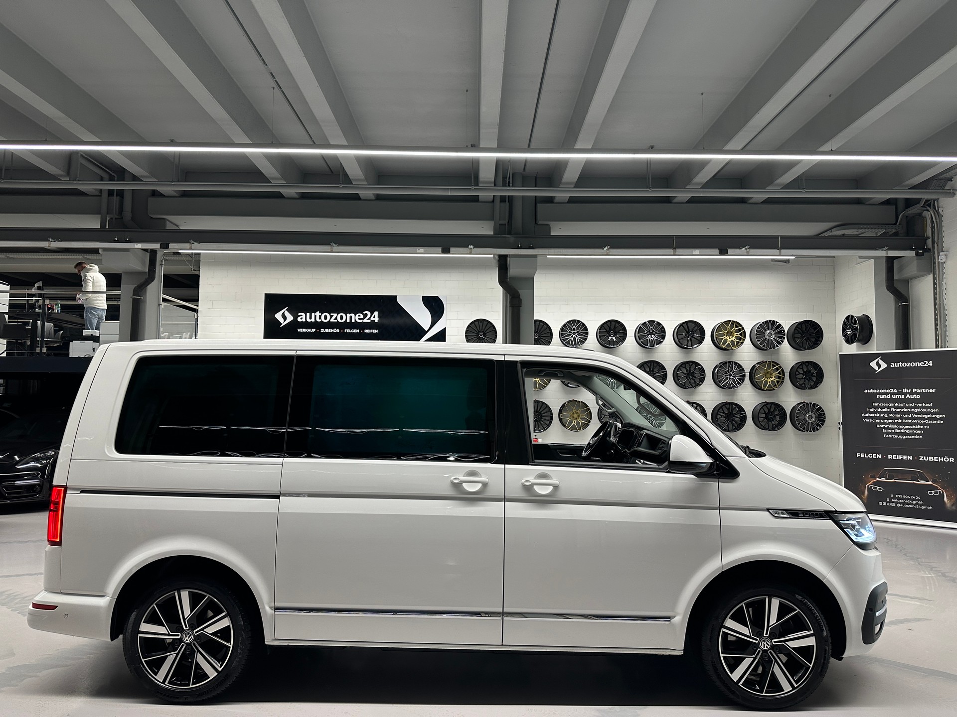 VW T6.1 Multivan 2.0 TDI 199 Highline DSG 4m *CH-Auto*Frisch MFK l Lückenlose Servicehistorie bei VW*-showroom-element-3