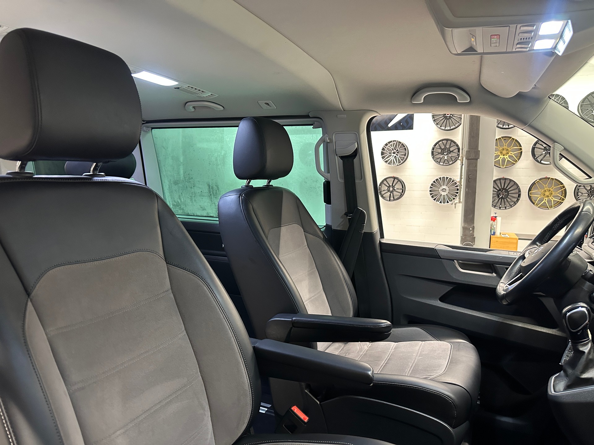 VW T6.1 Multivan 2.0 TDI 199 Highline DSG 4m *CH-Auto*Frisch MFK l Lückenlose Servicehistorie bei VW*-image-14