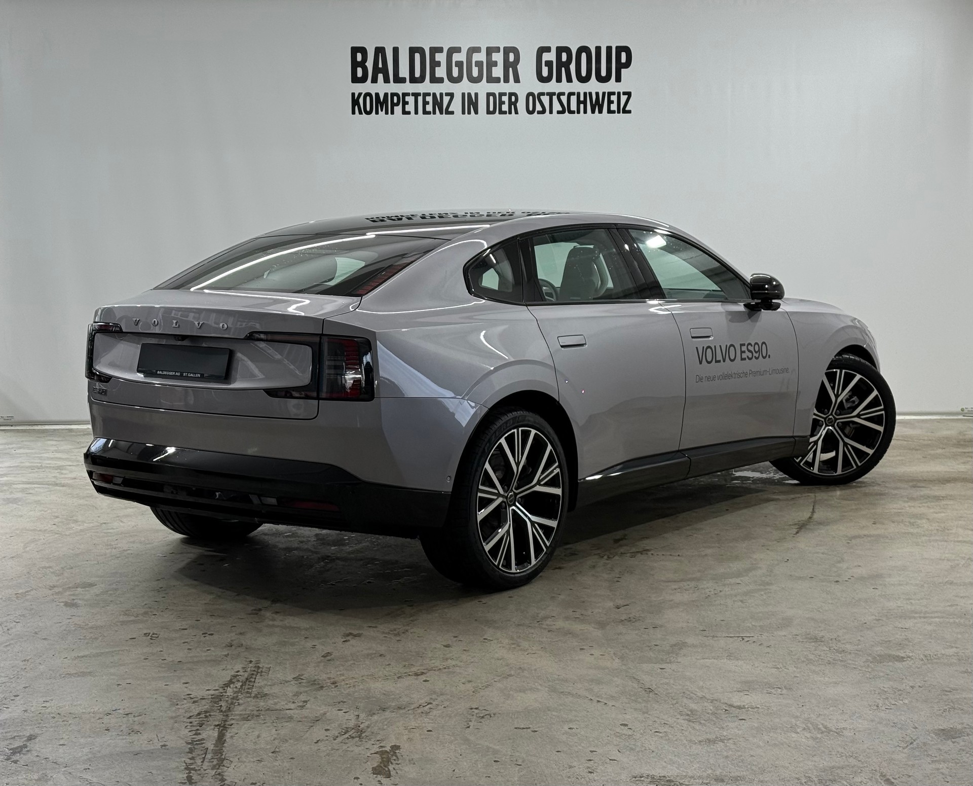 VOLVO ES90 Ultra-showroom-element-2