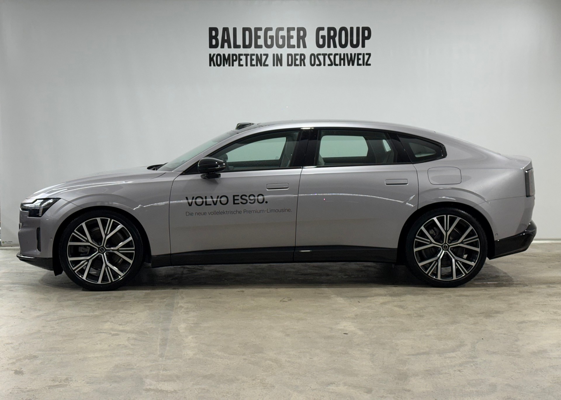 VOLVO ES90 Ultra-showroom-element-1