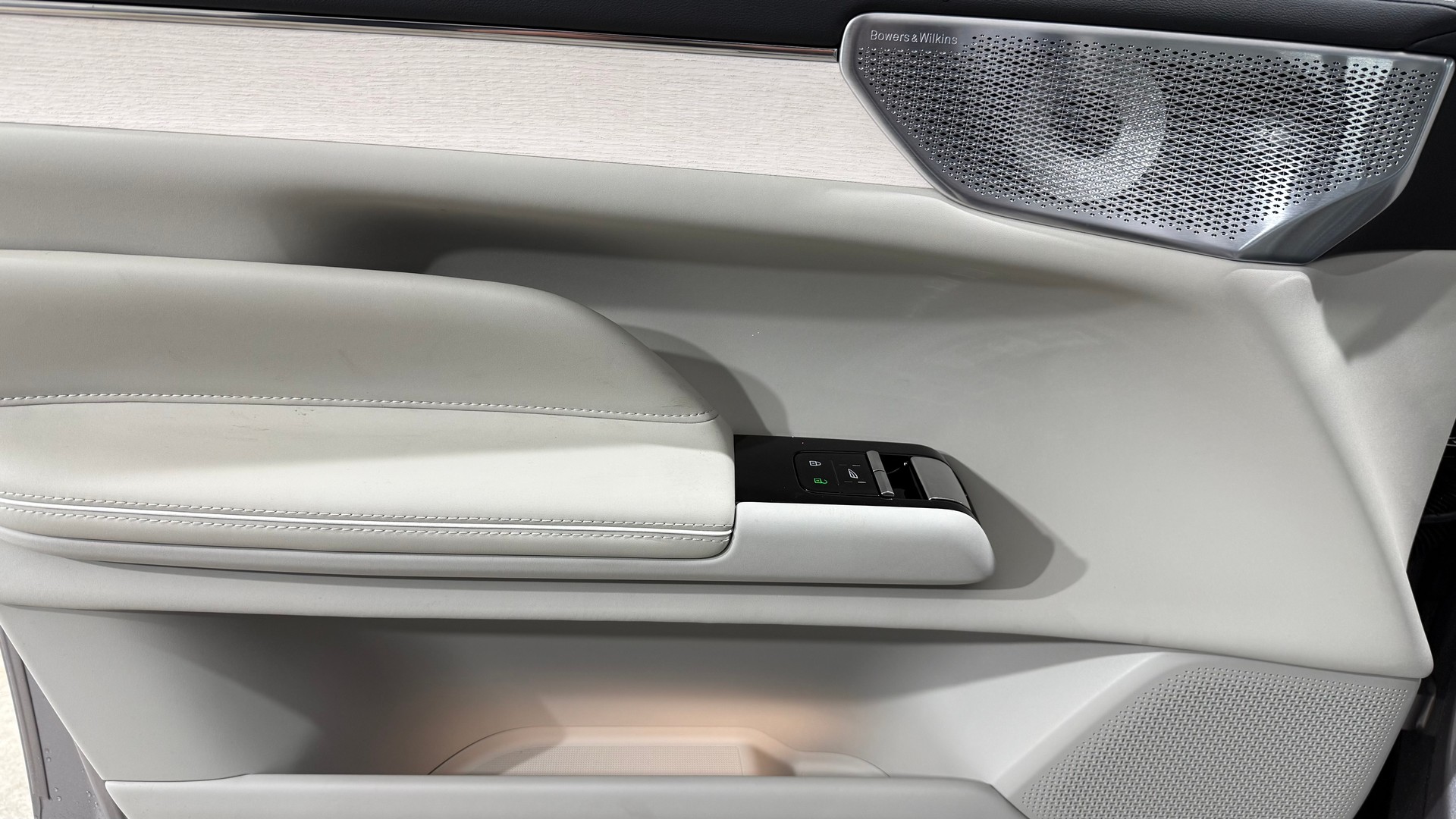 VOLVO ES90 Ultra-image-10