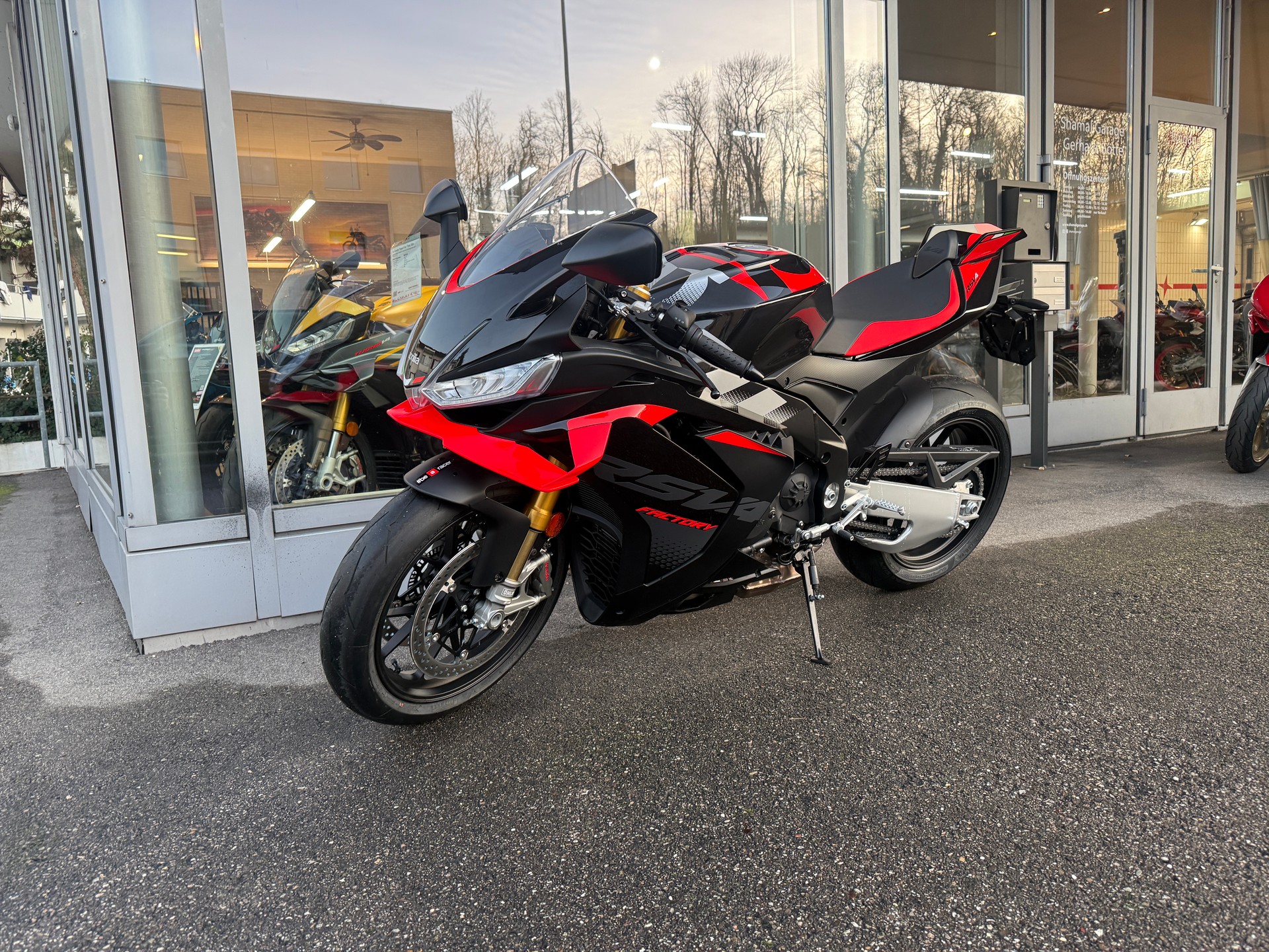 APRILIA RSV4 1100 E5+ Factory-image-8