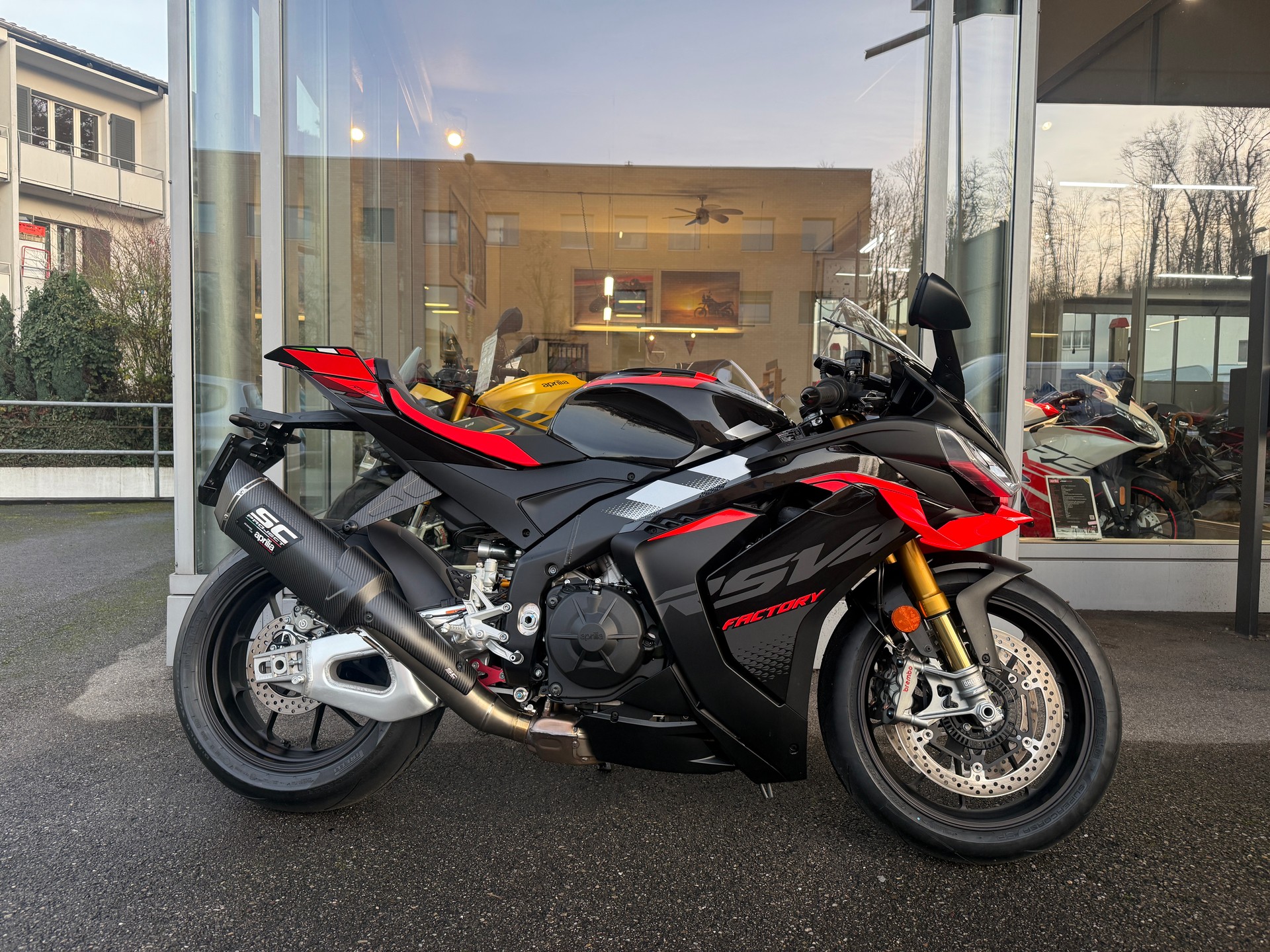 APRILIA RSV4 1100 E5+ Factory-image-1