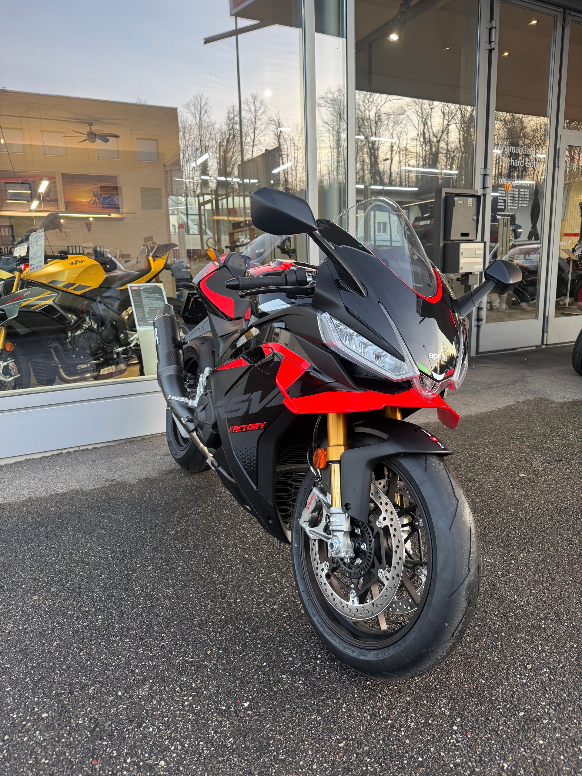 APRILIA RSV4 1100 E5+ Factory-image-5