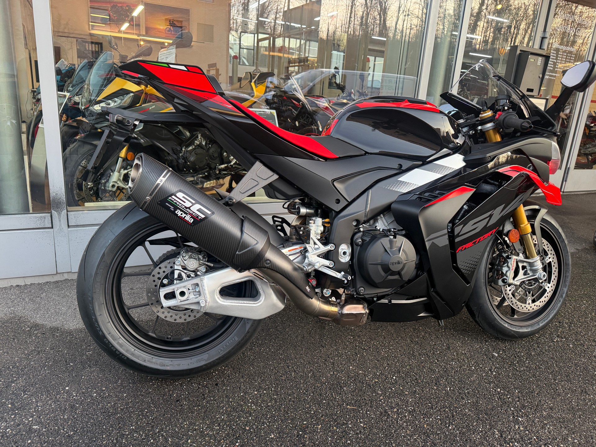 APRILIA RSV4 1100 E5+ Factory-image-2