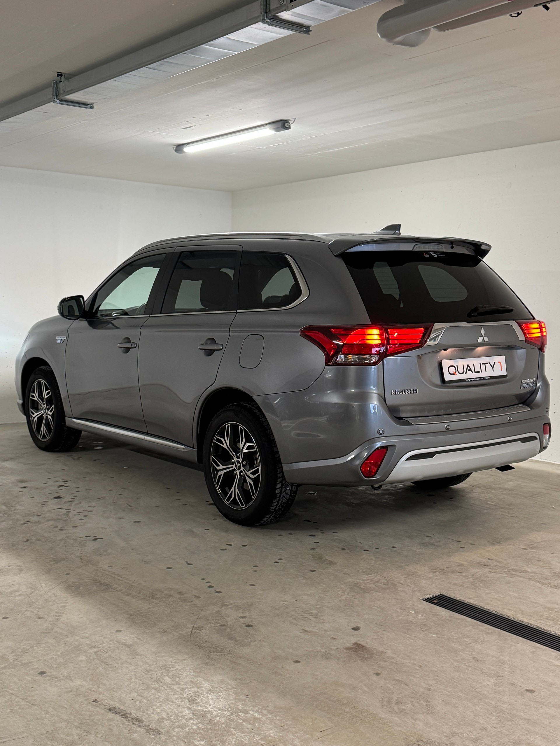 MITSUBISHI Outlander 2.4 PHEV Diamond 4WD Automatic-image-5