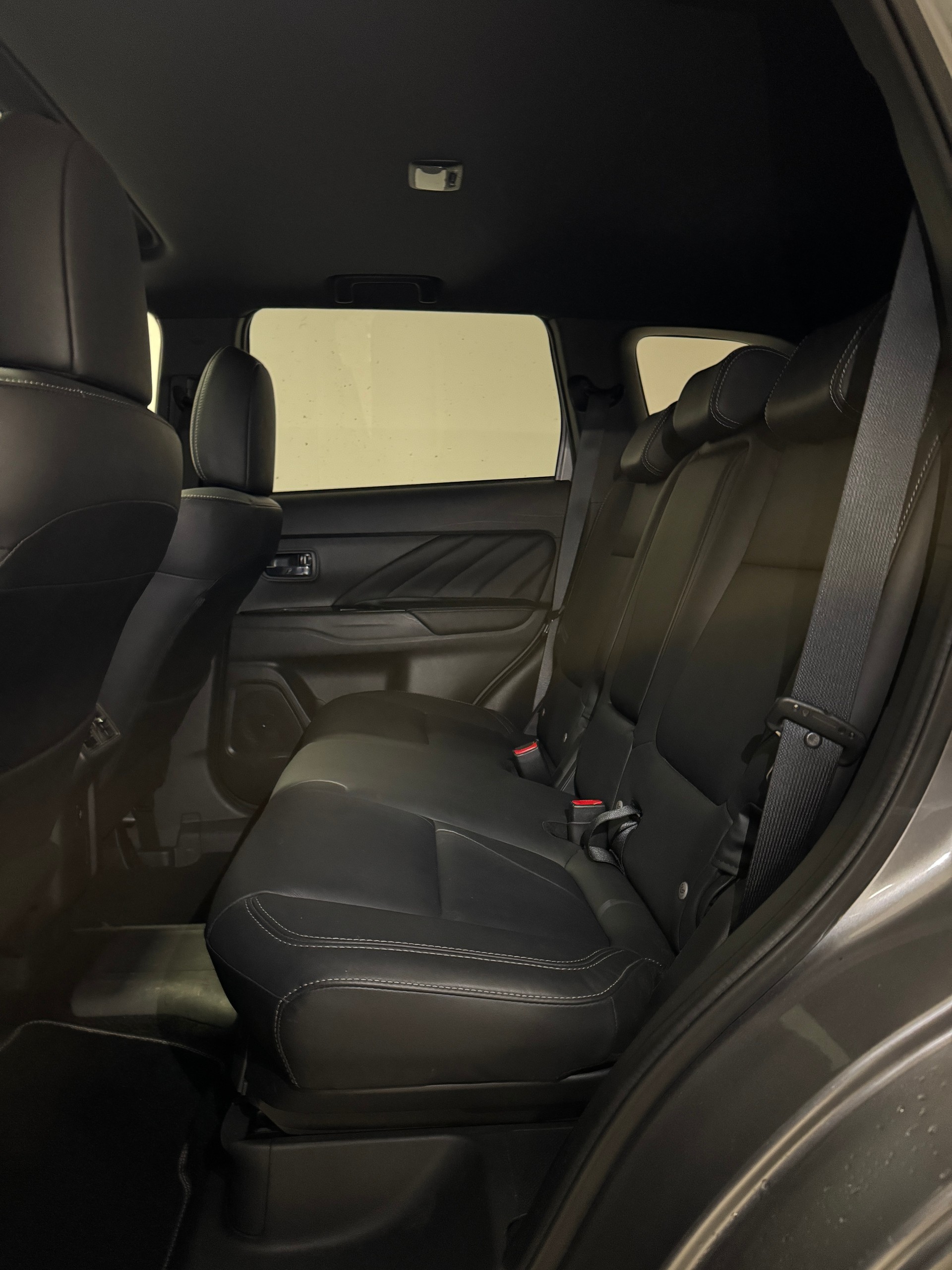 MITSUBISHI Outlander 2.4 PHEV Diamond 4WD Automatic-image-8