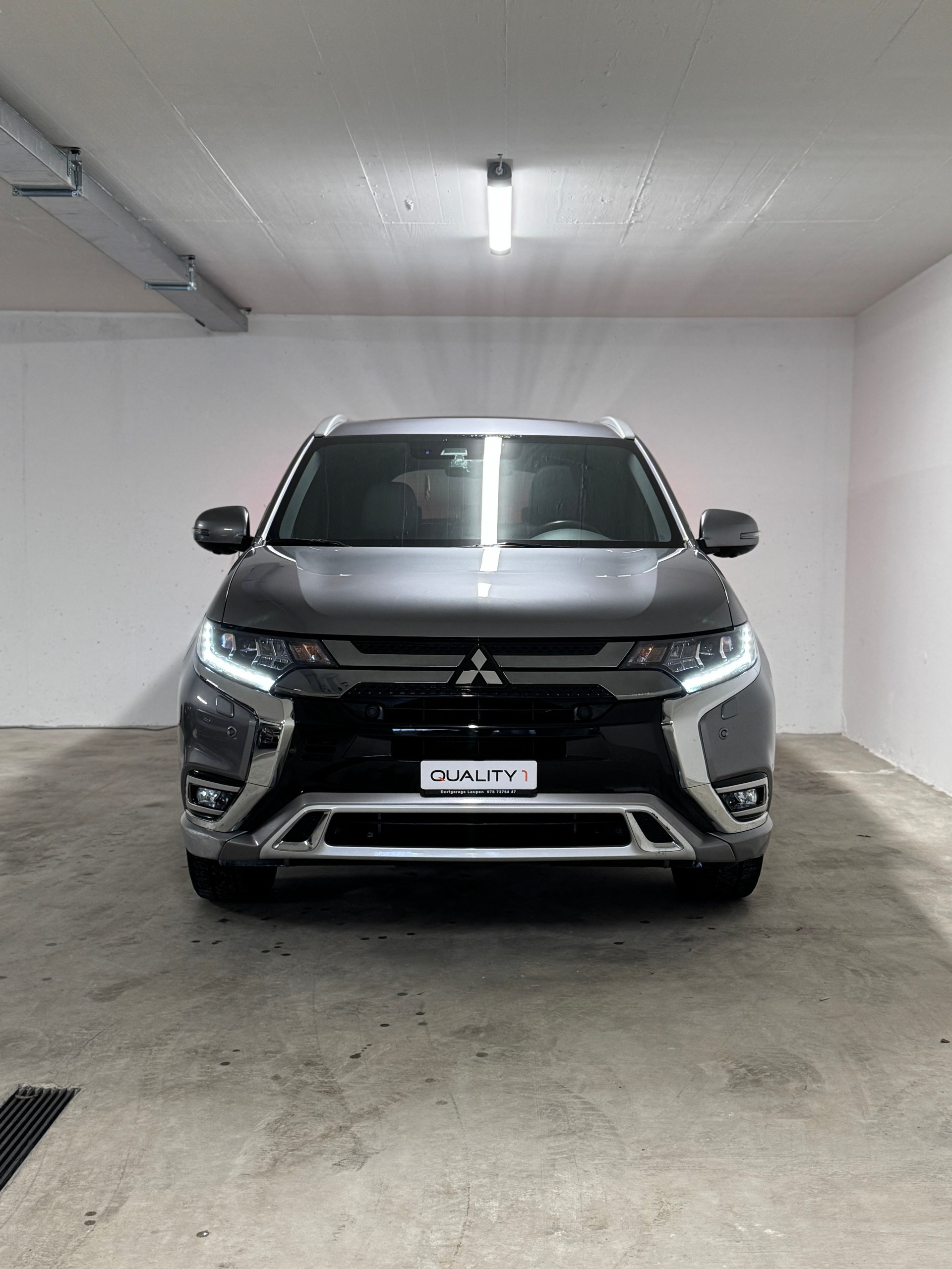 MITSUBISHI Outlander 2.4 PHEV Diamond 4WD Automatic-image-1