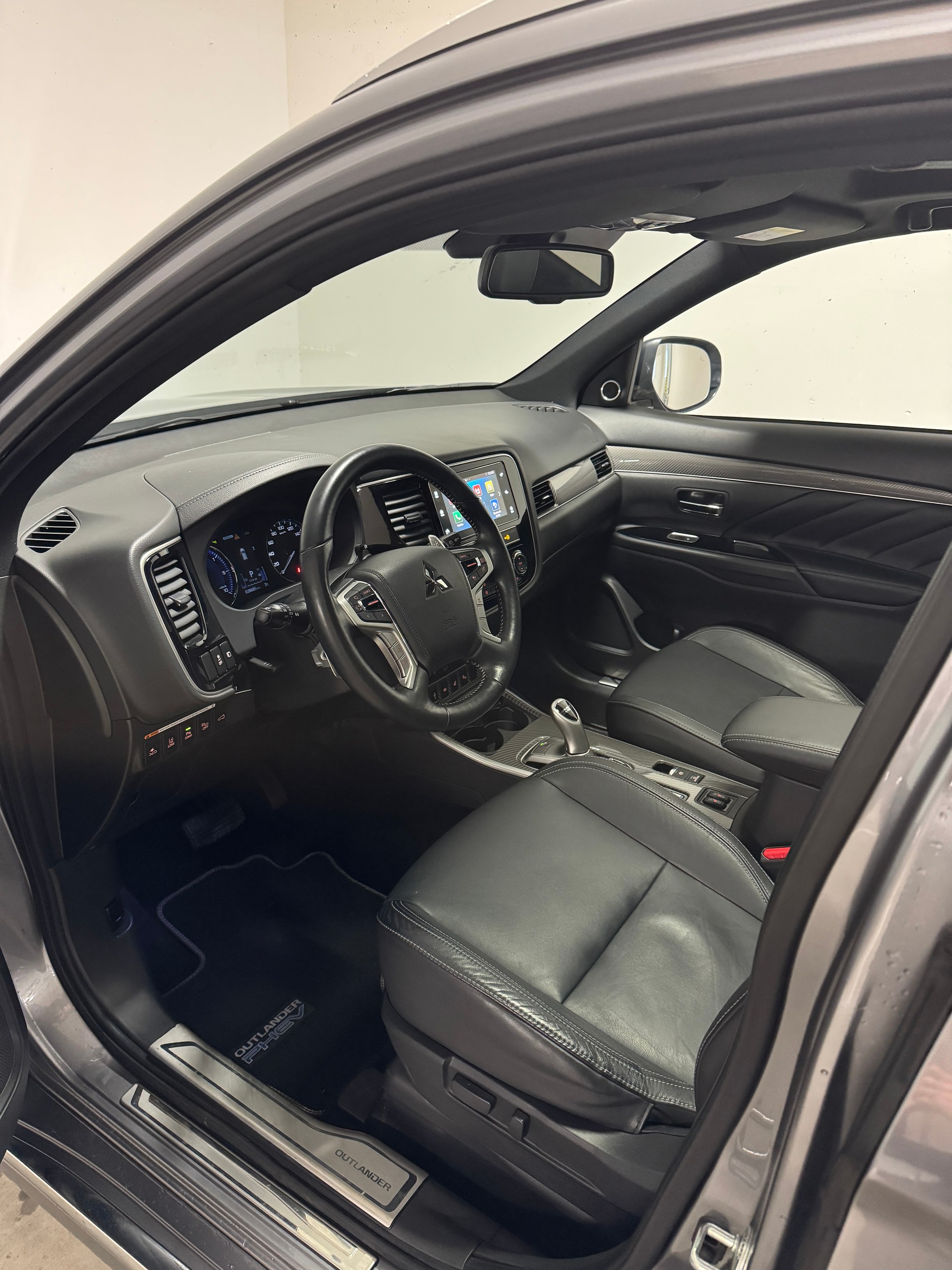 MITSUBISHI Outlander 2.4 PHEV Diamond 4WD Automatic-image-6