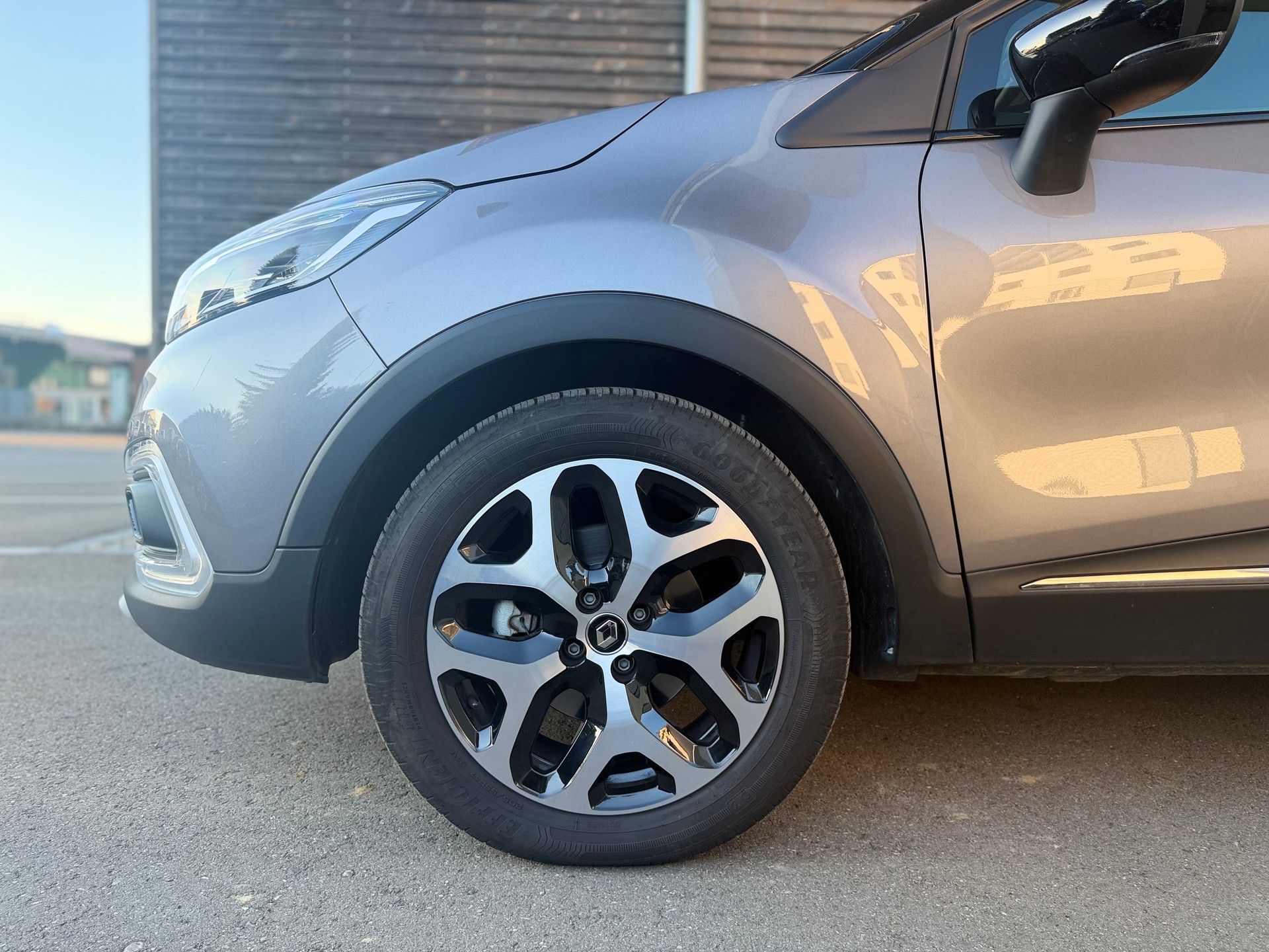 RENAULT Captur 1.2 T 16V Intens EDC-image-6