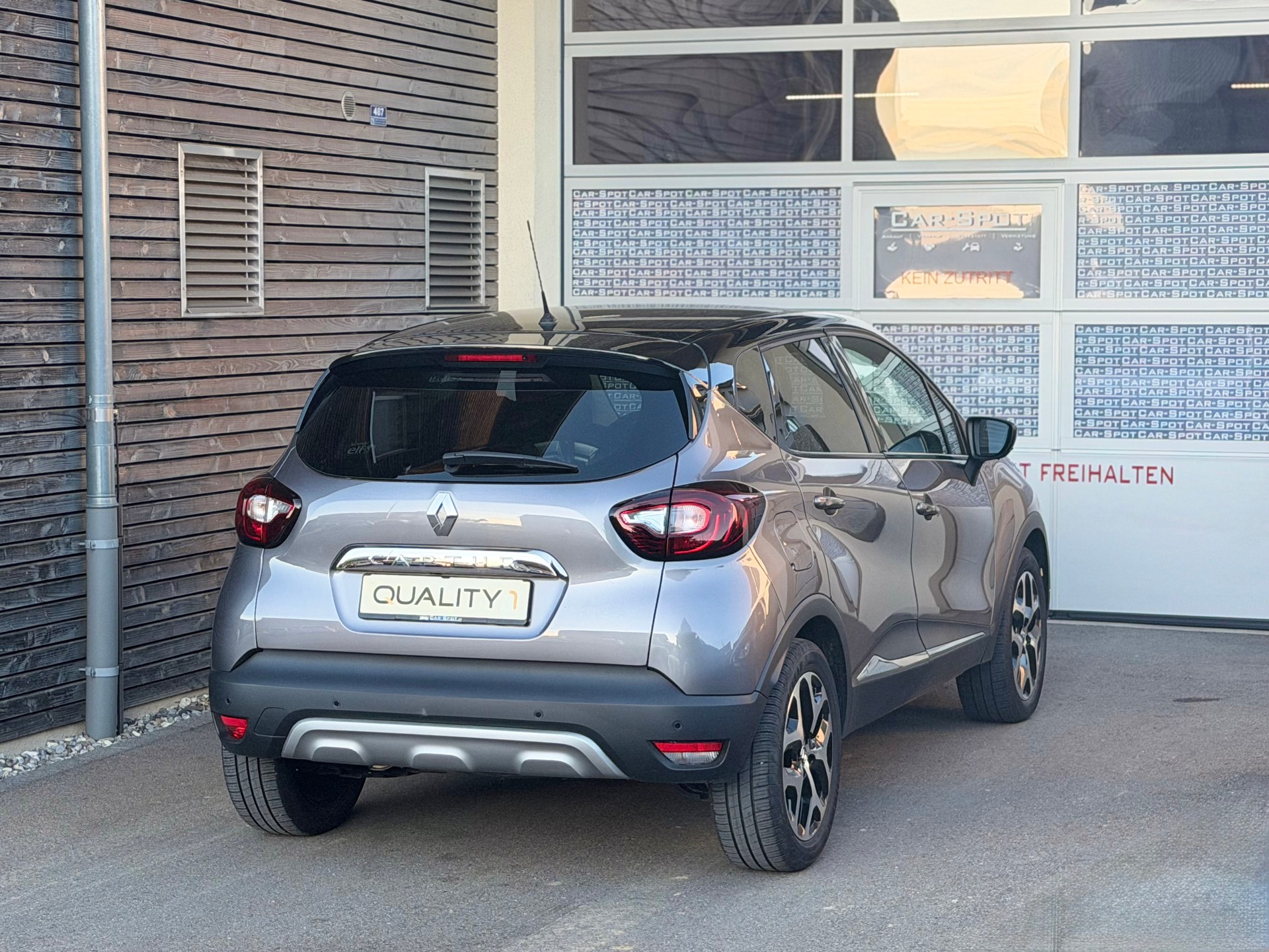 RENAULT Captur 1.2 T 16V Intens EDC-showroom-element-3