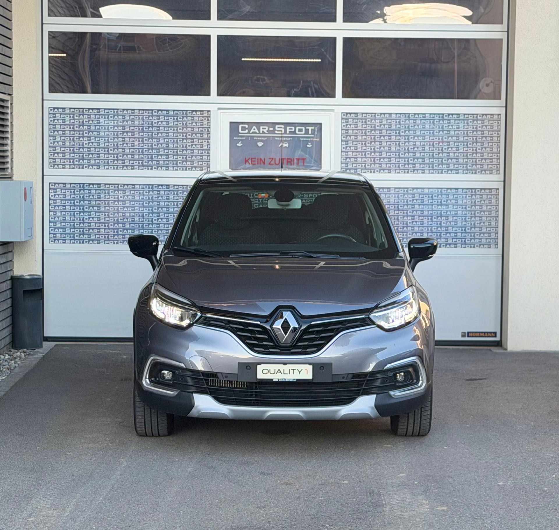 RENAULT Captur 1.2 T 16V Intens EDC-showroom-element-1