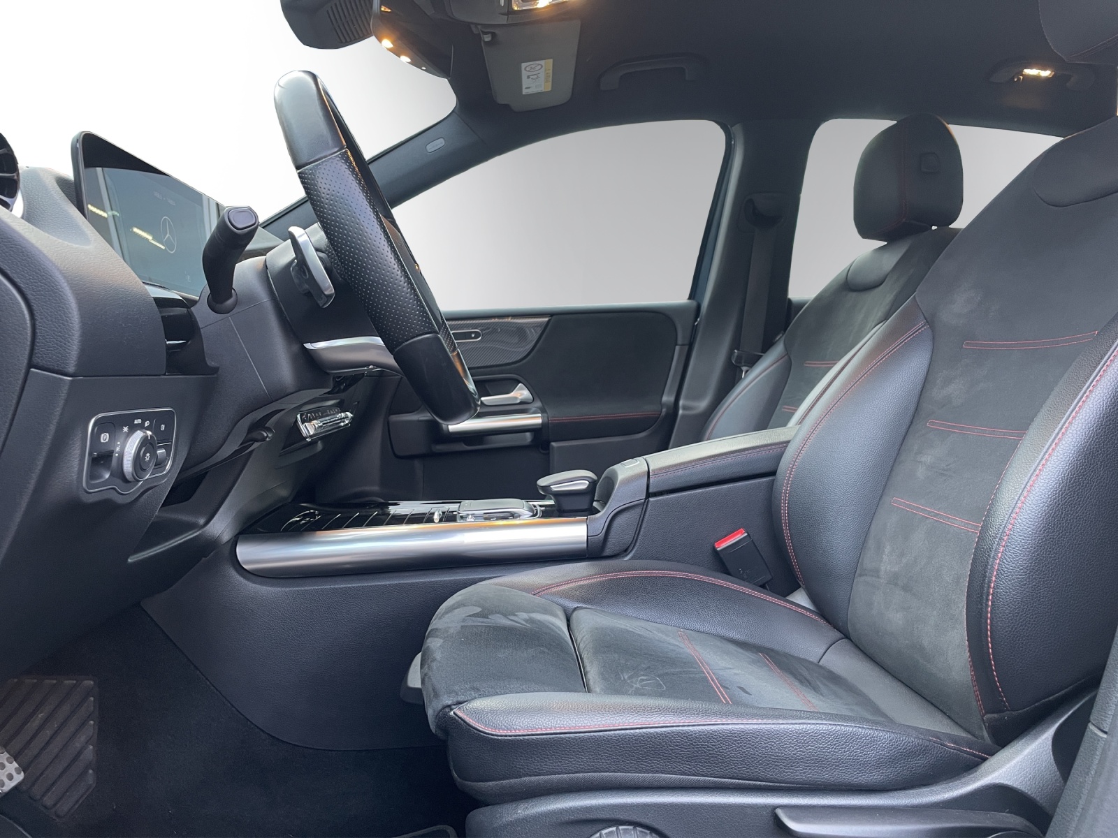 MERCEDES-BENZ B 180 AMG Line 7G-DCT-image-9