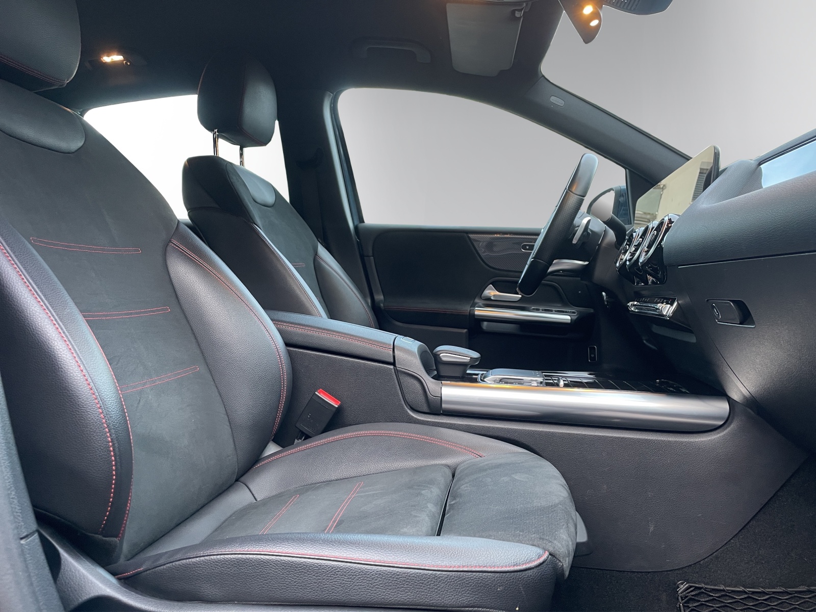 MERCEDES-BENZ B 180 AMG Line 7G-DCT-image-10