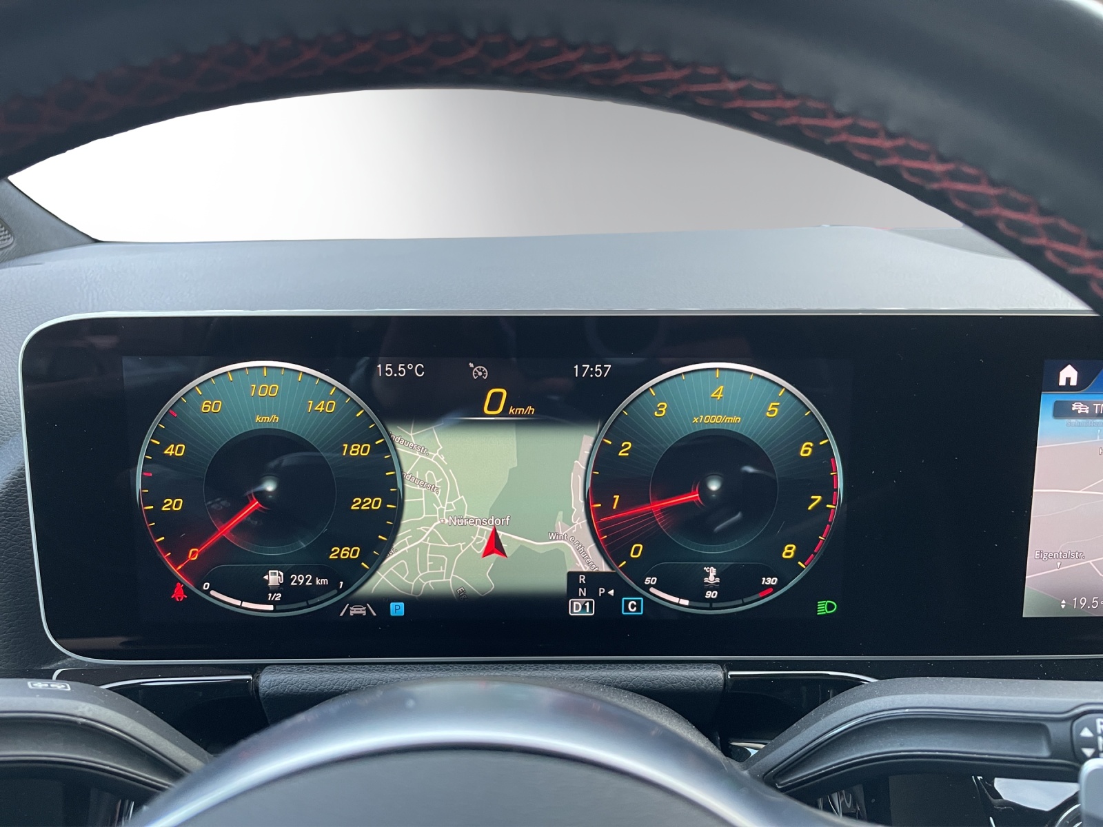 MERCEDES-BENZ B 180 AMG Line 7G-DCT-image-17