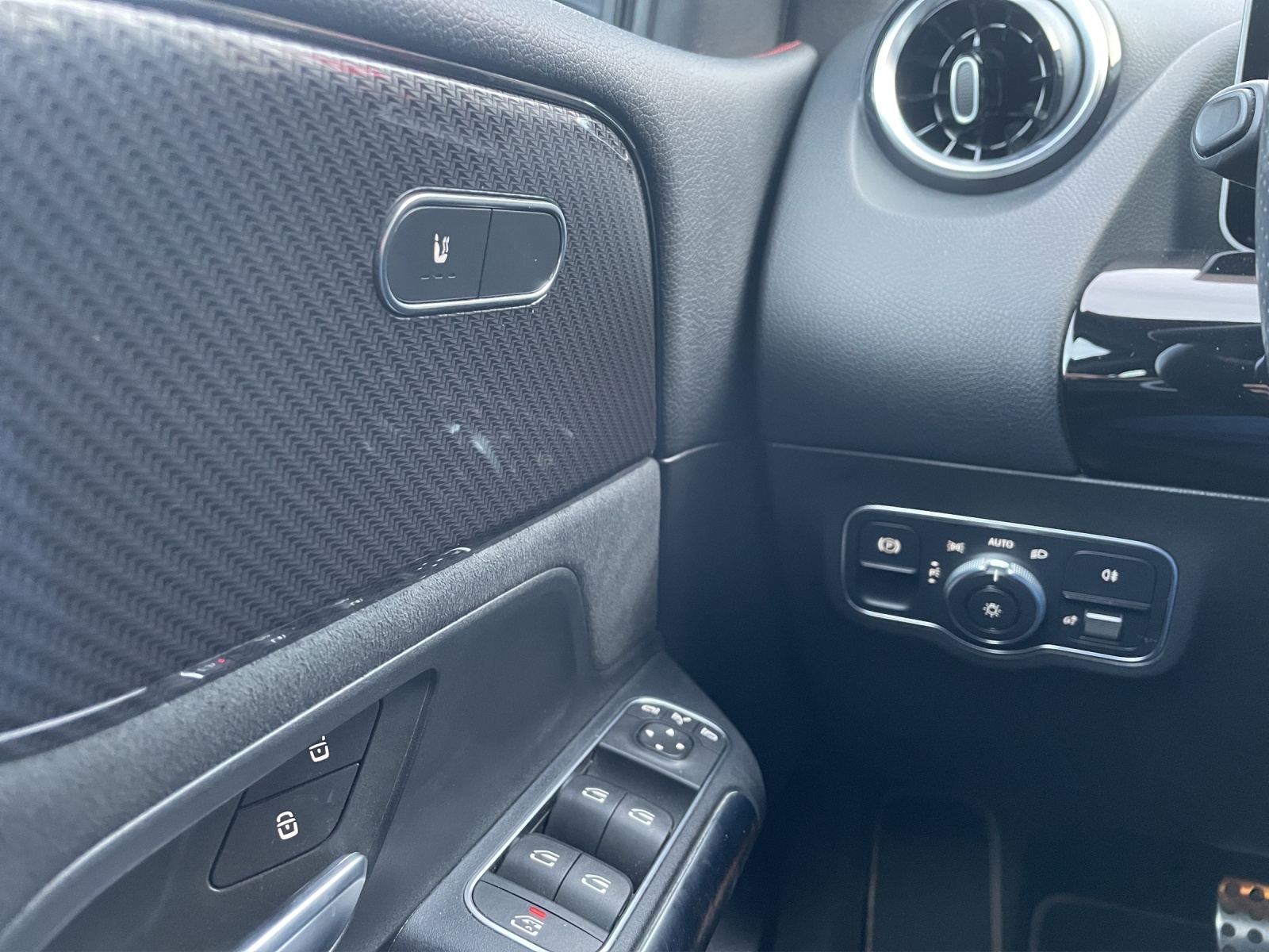 MERCEDES-BENZ B 180 AMG Line 7G-DCT-image-18