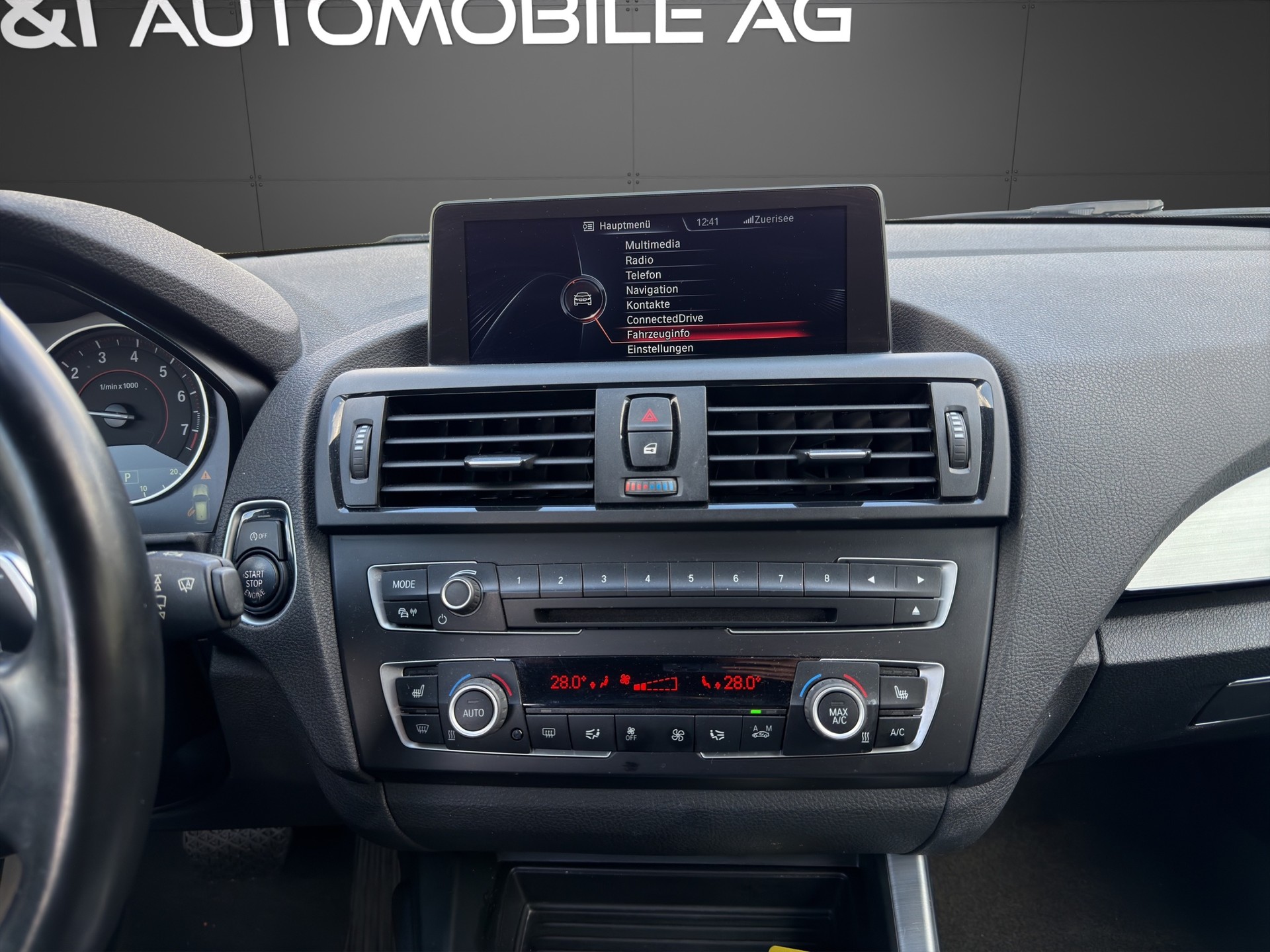 BMW M135i xDrive Steptronic-image-12