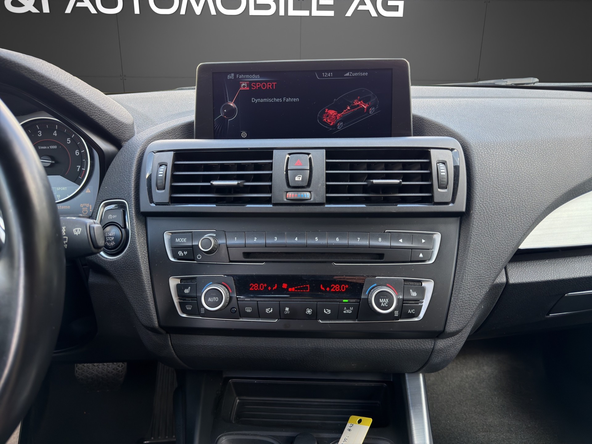 BMW M135i xDrive Steptronic-image-13