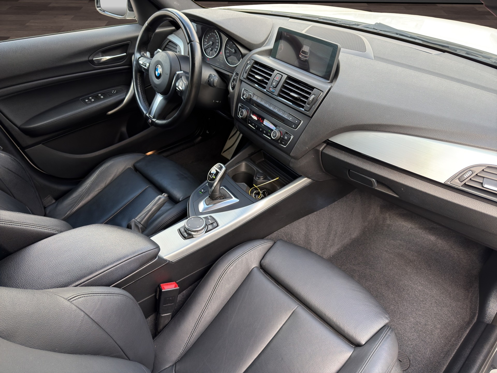 BMW M135i xDrive Steptronic-image-18