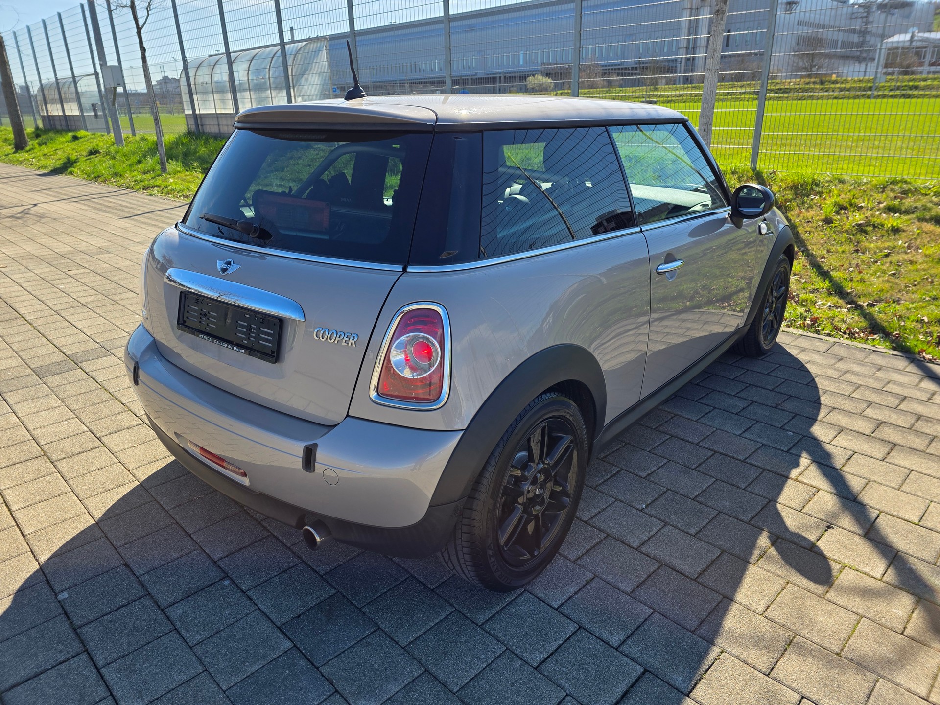 MINI Cooper-showroom-element-3