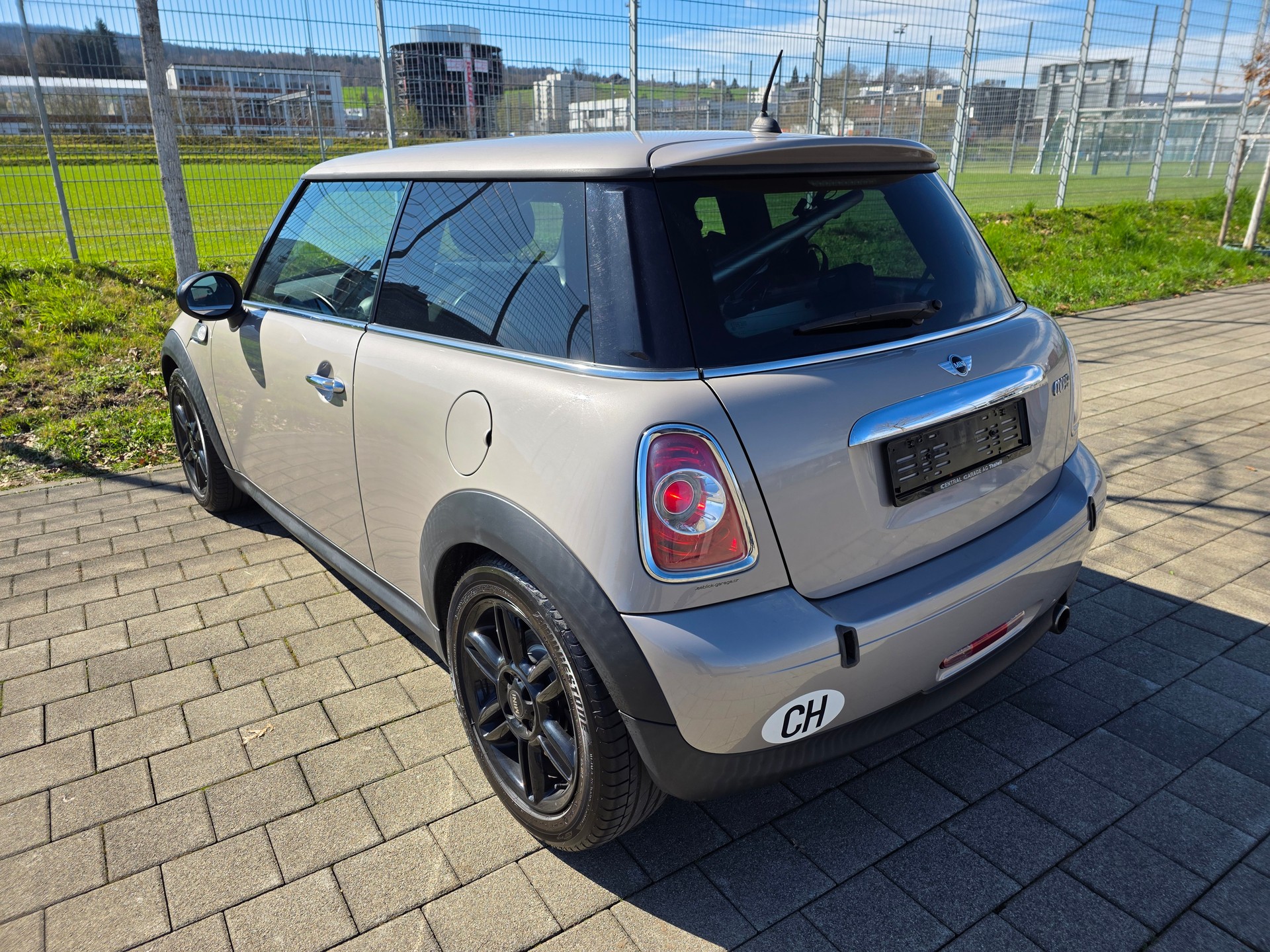 MINI Cooper-showroom-element-2