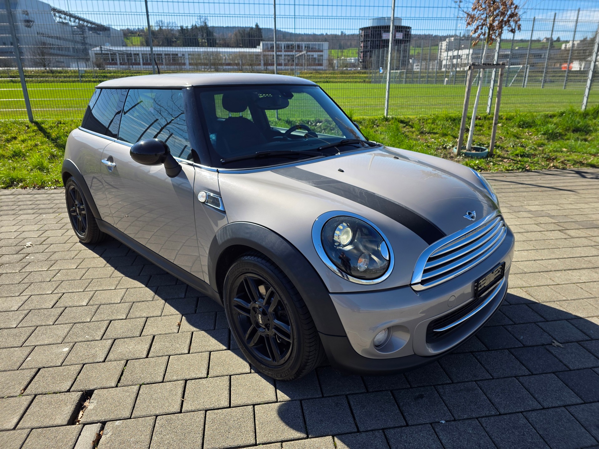 MINI Cooper-showroom-element-1