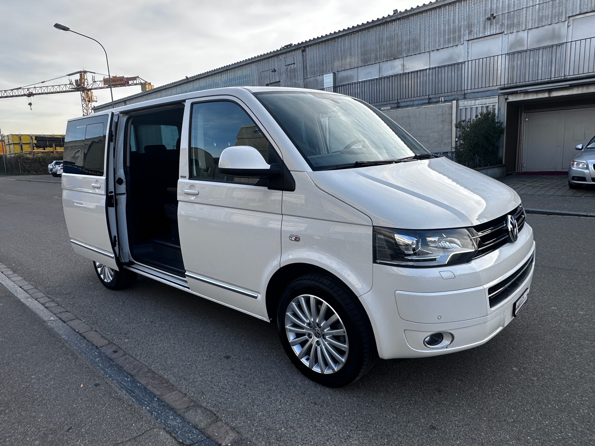 VW T5 Multivan 2.0 TDI CR Family Life DSG-image-15