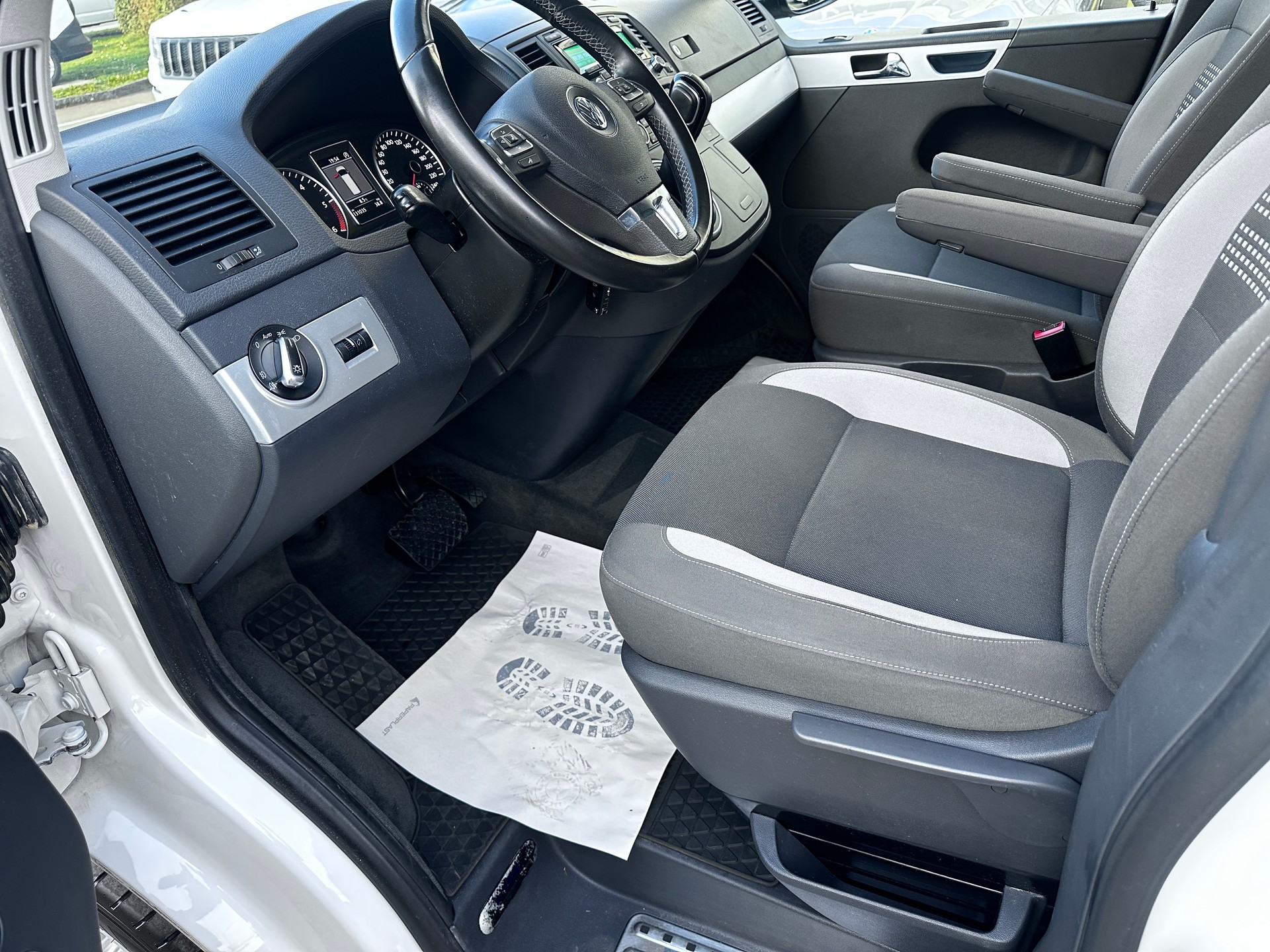 VW T5 Multivan 2.0 TDI CR Family Life DSG-image-7