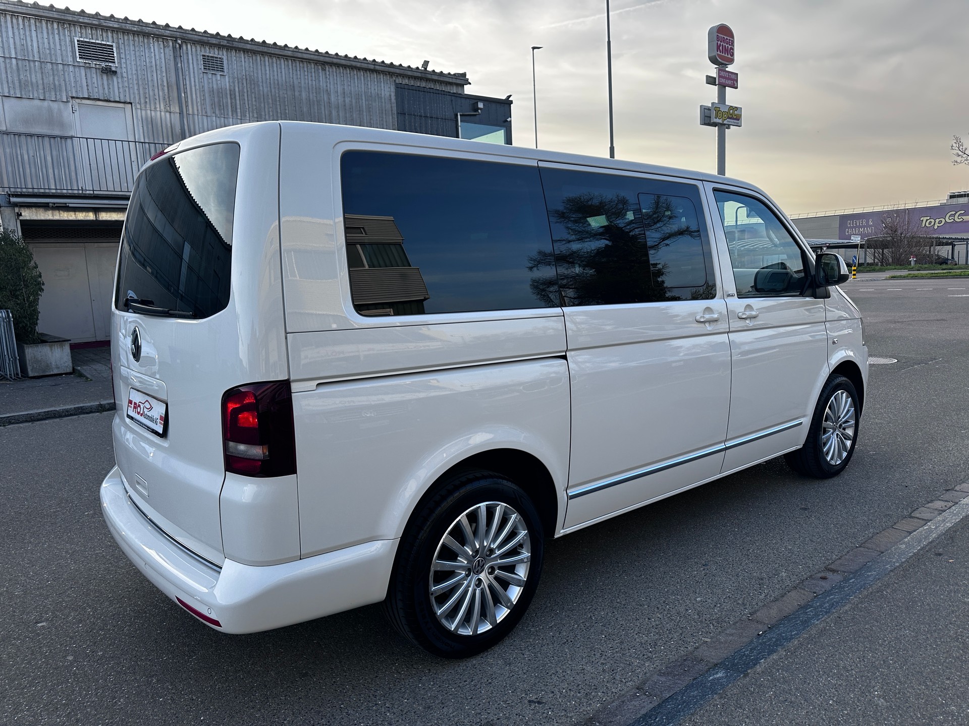 VW T5 Multivan 2.0 TDI CR Family Life DSG-image-4