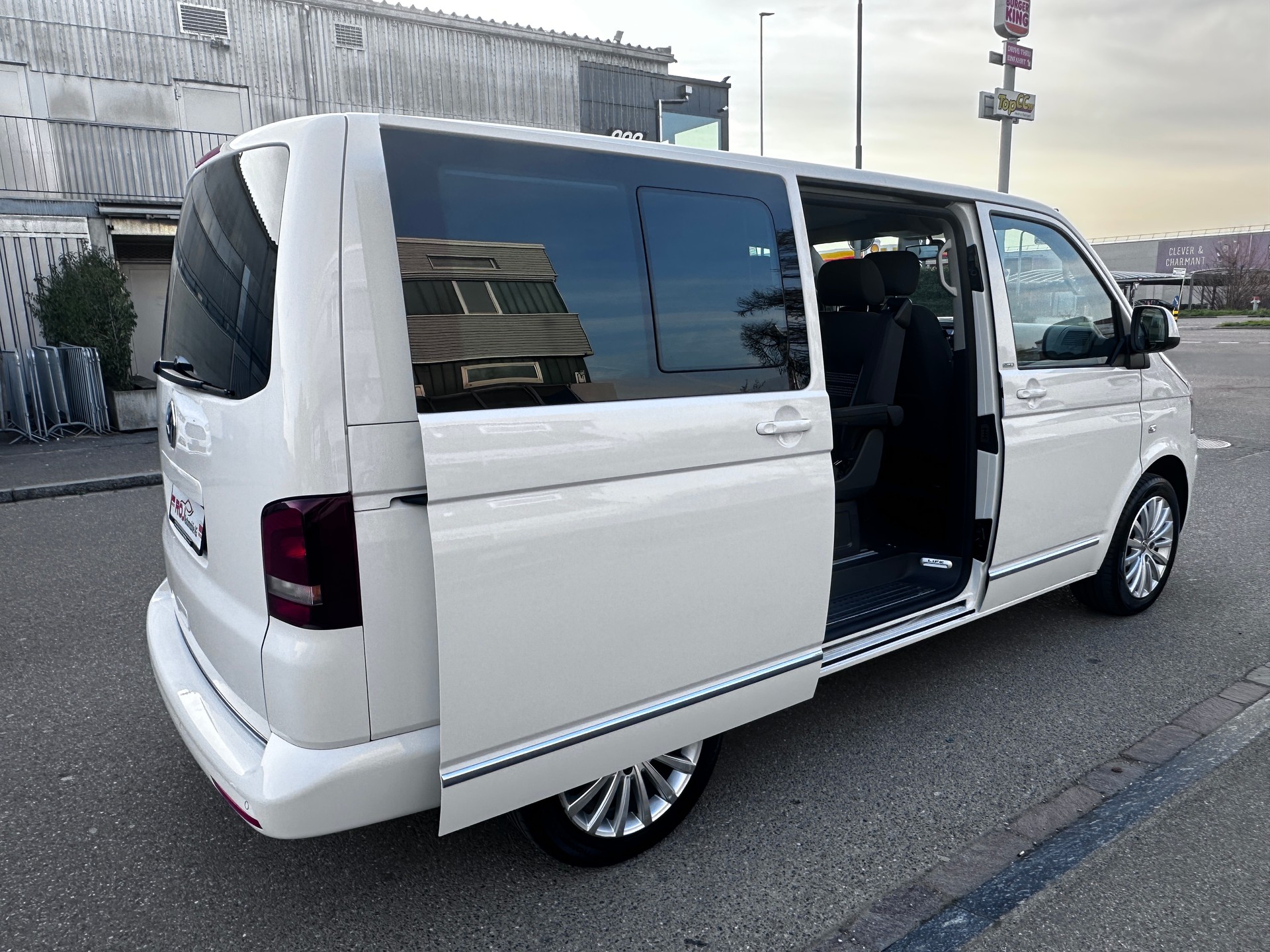 VW T5 Multivan 2.0 TDI CR Family Life DSG-image-14