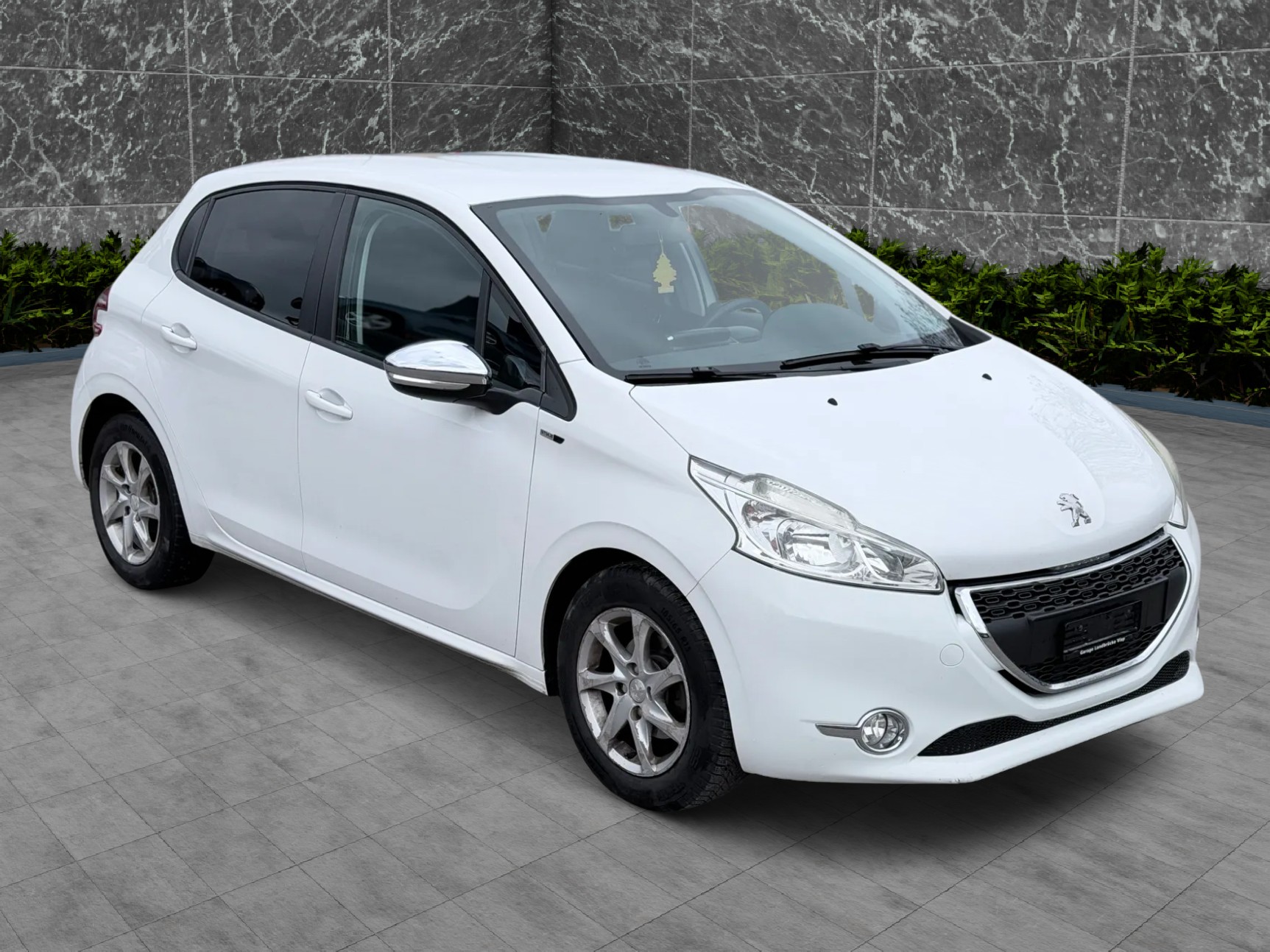 PEUGEOT 208 1.2 VTI Style-image-1